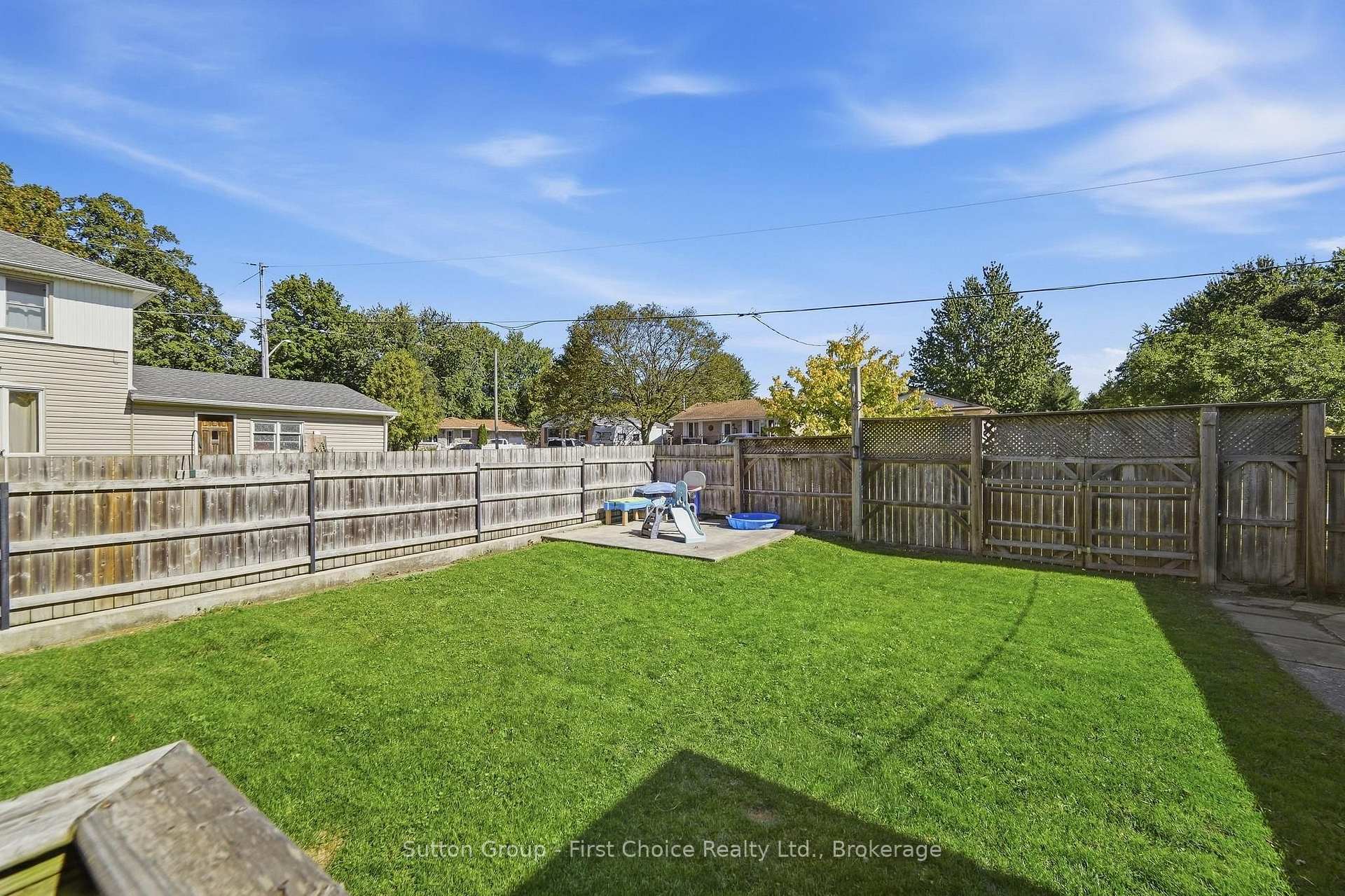 Photo 37 of 17 Regina Road, Huron East, Vanastra — HOMEH