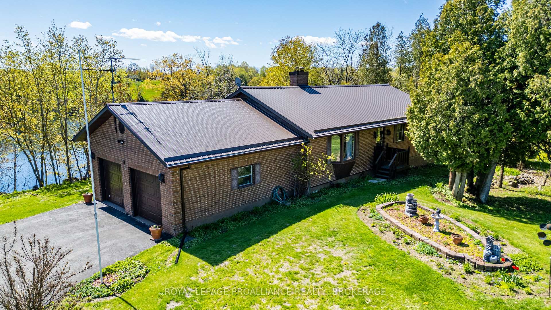 Photo 2 of 4822 Battersea Road, Frontenac, Frontenac South — HOMEH