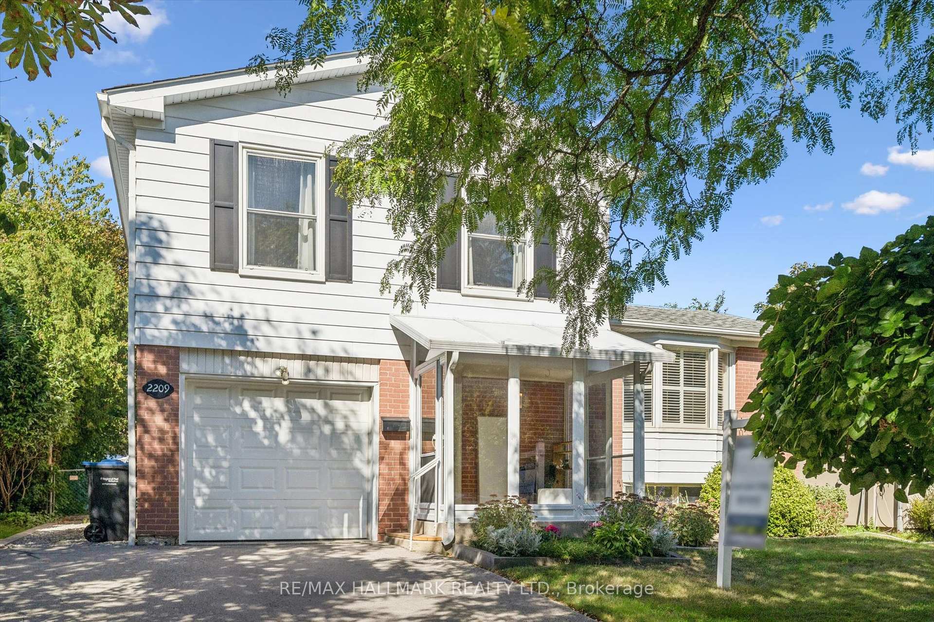 Photo 1 of 2209 Buttonbush Crescent, Mississauga, Erin Mills — HOMEH
