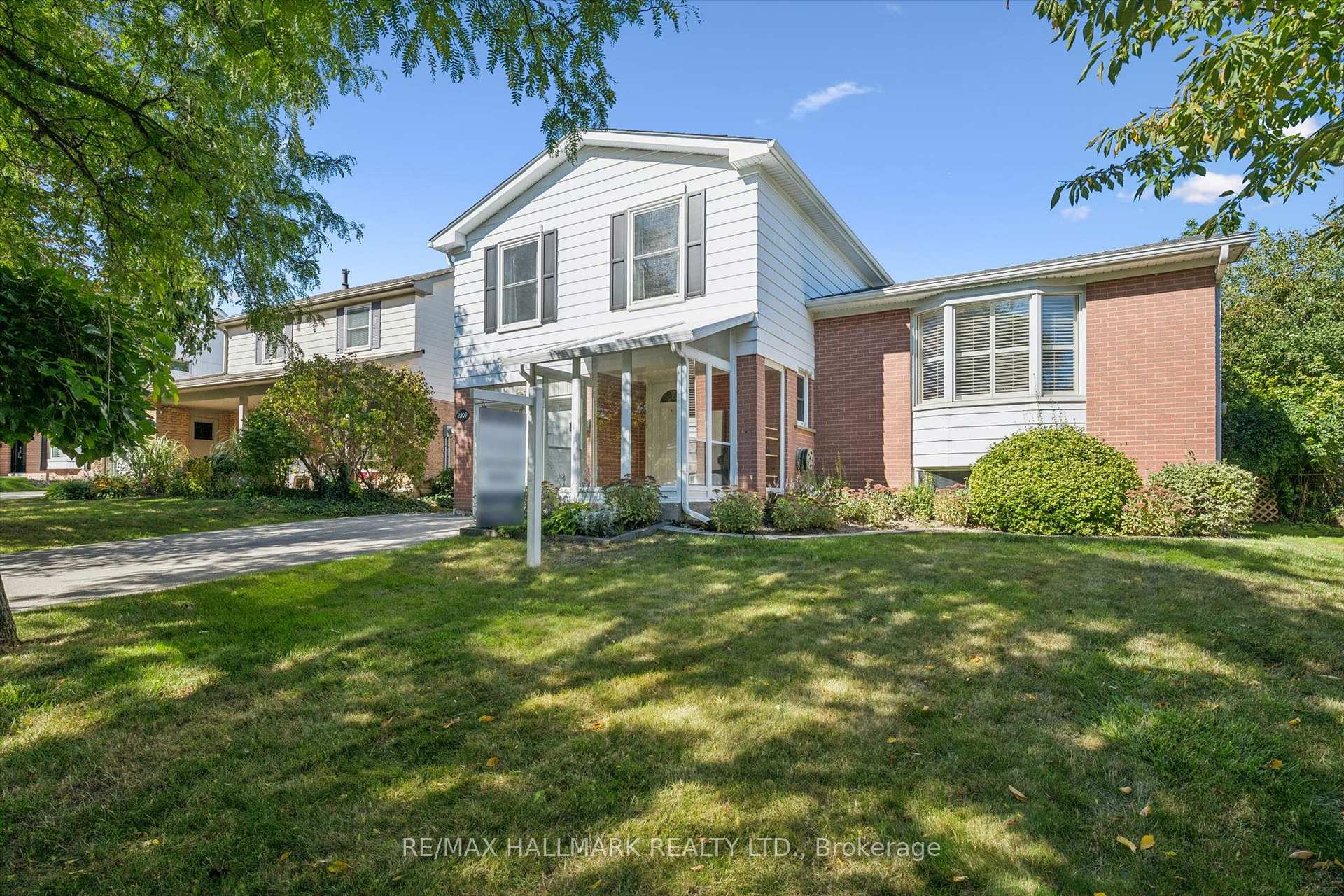 Photo 3 of 2209 Buttonbush Crescent, Mississauga, Erin Mills — HOMEH
