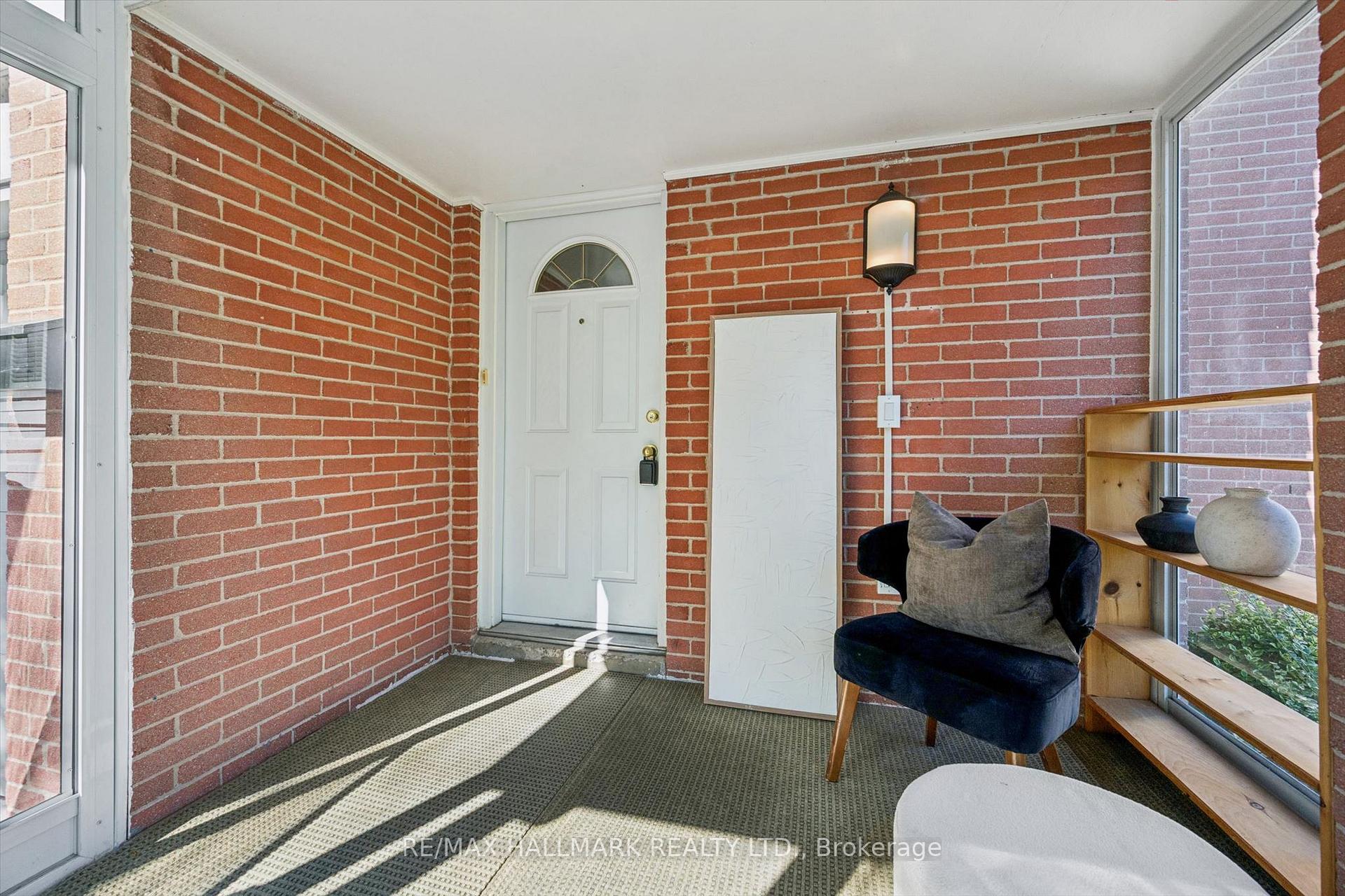 Photo 4 of 2209 Buttonbush Crescent, Mississauga, Erin Mills — HOMEH