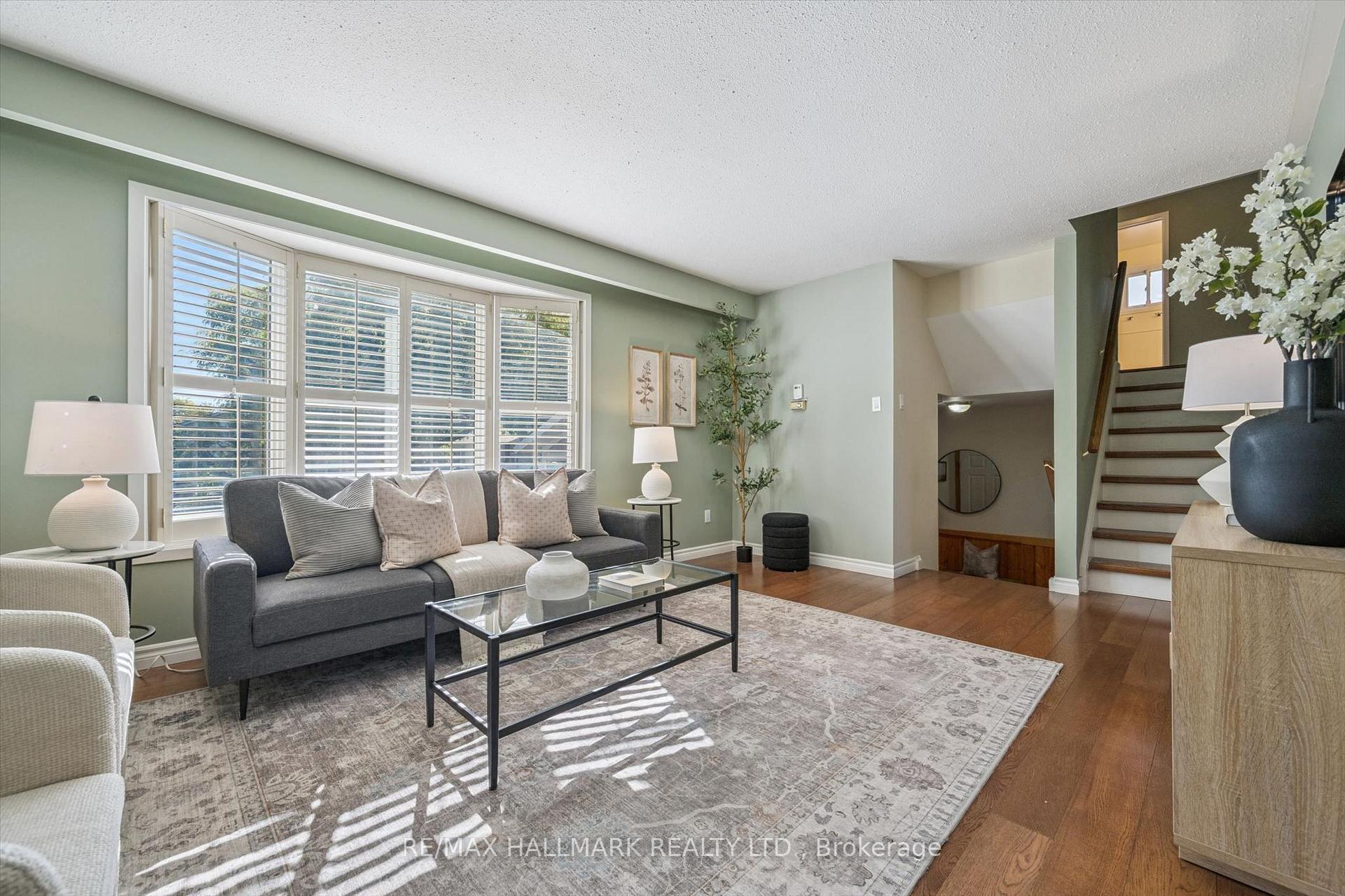Photo 8 of 2209 Buttonbush Crescent, Mississauga, Erin Mills — HOMEH