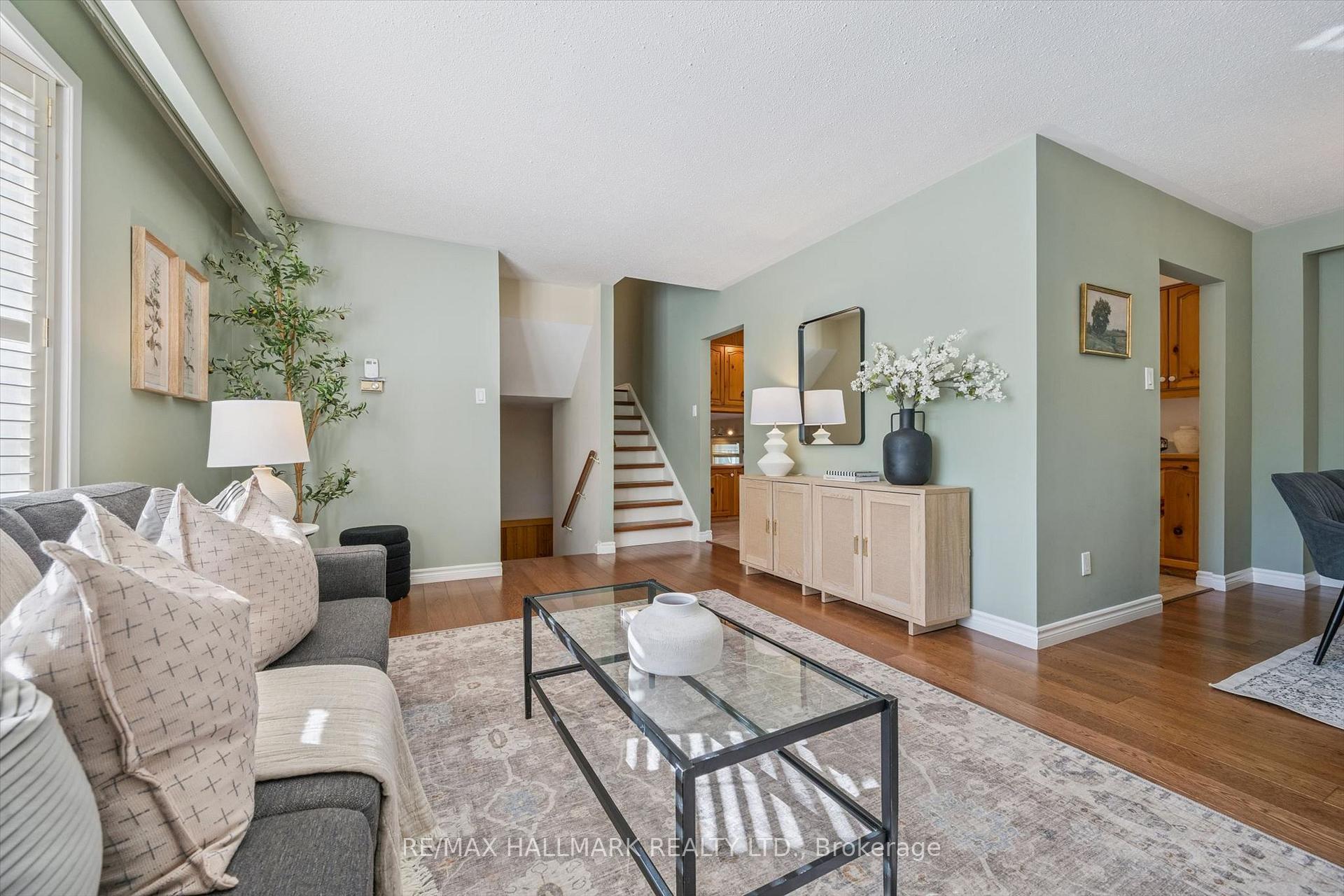 Photo 9 of 2209 Buttonbush Crescent, Mississauga, Erin Mills — HOMEH