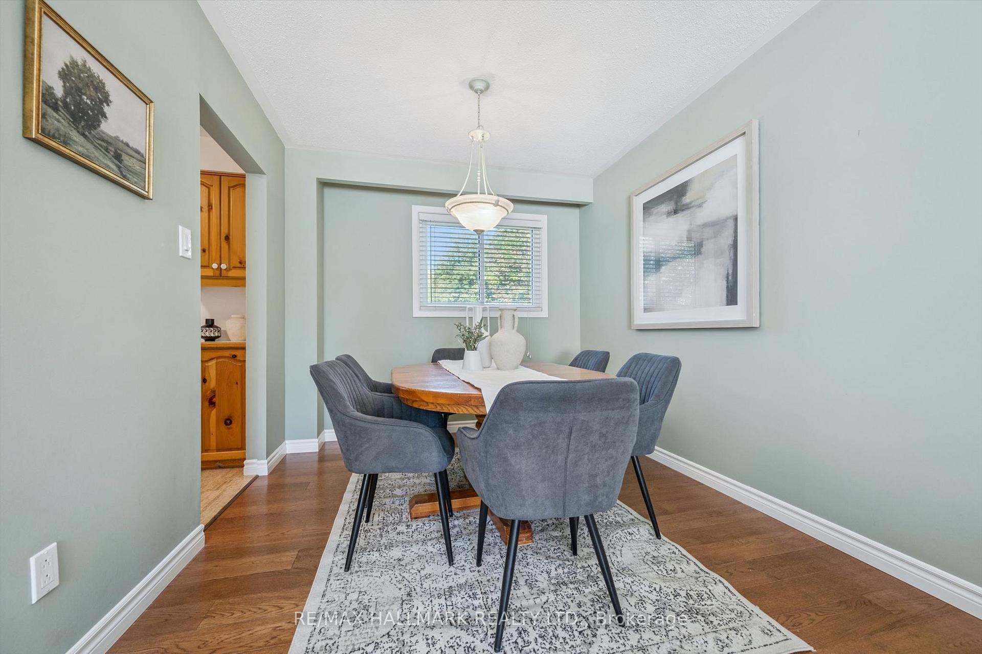 Photo 10 of 2209 Buttonbush Crescent, Mississauga, Erin Mills — HOMEH