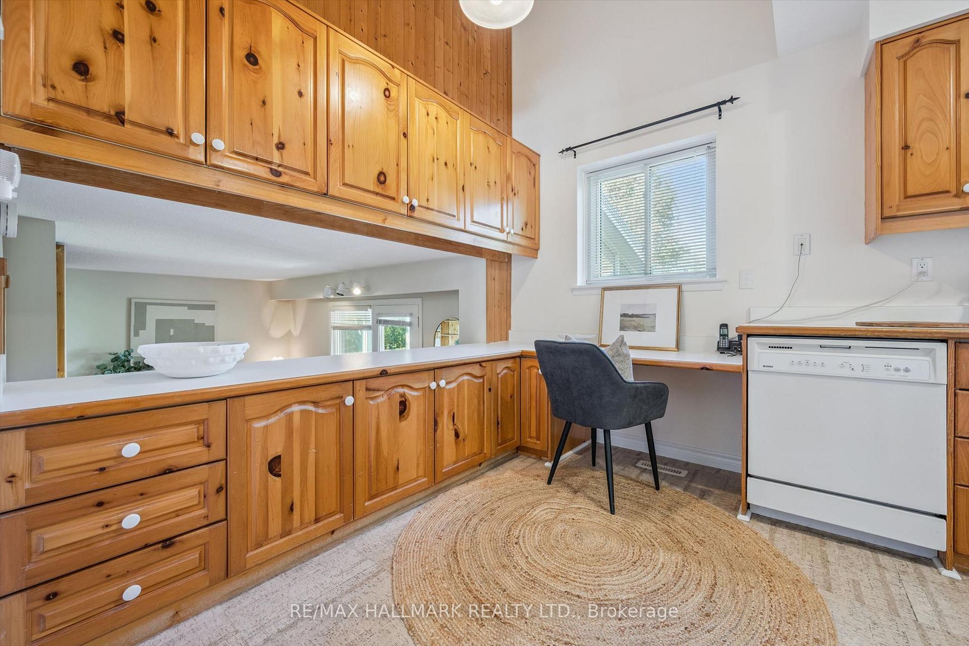 Photo 12 of 2209 Buttonbush Crescent, Mississauga, Erin Mills — HOMEH