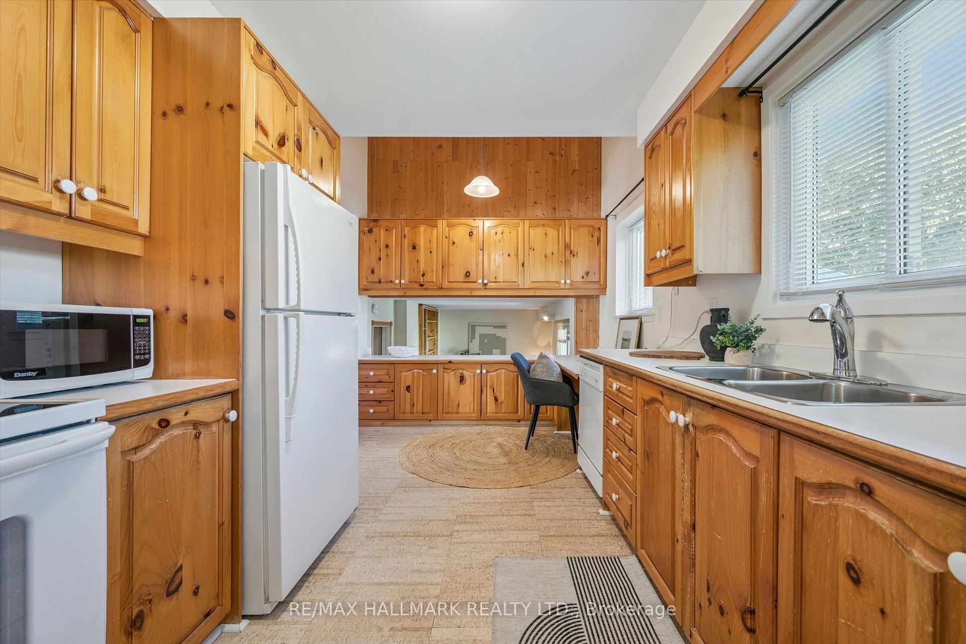 Photo 16 of 2209 Buttonbush Crescent, Mississauga, Erin Mills — HOMEH