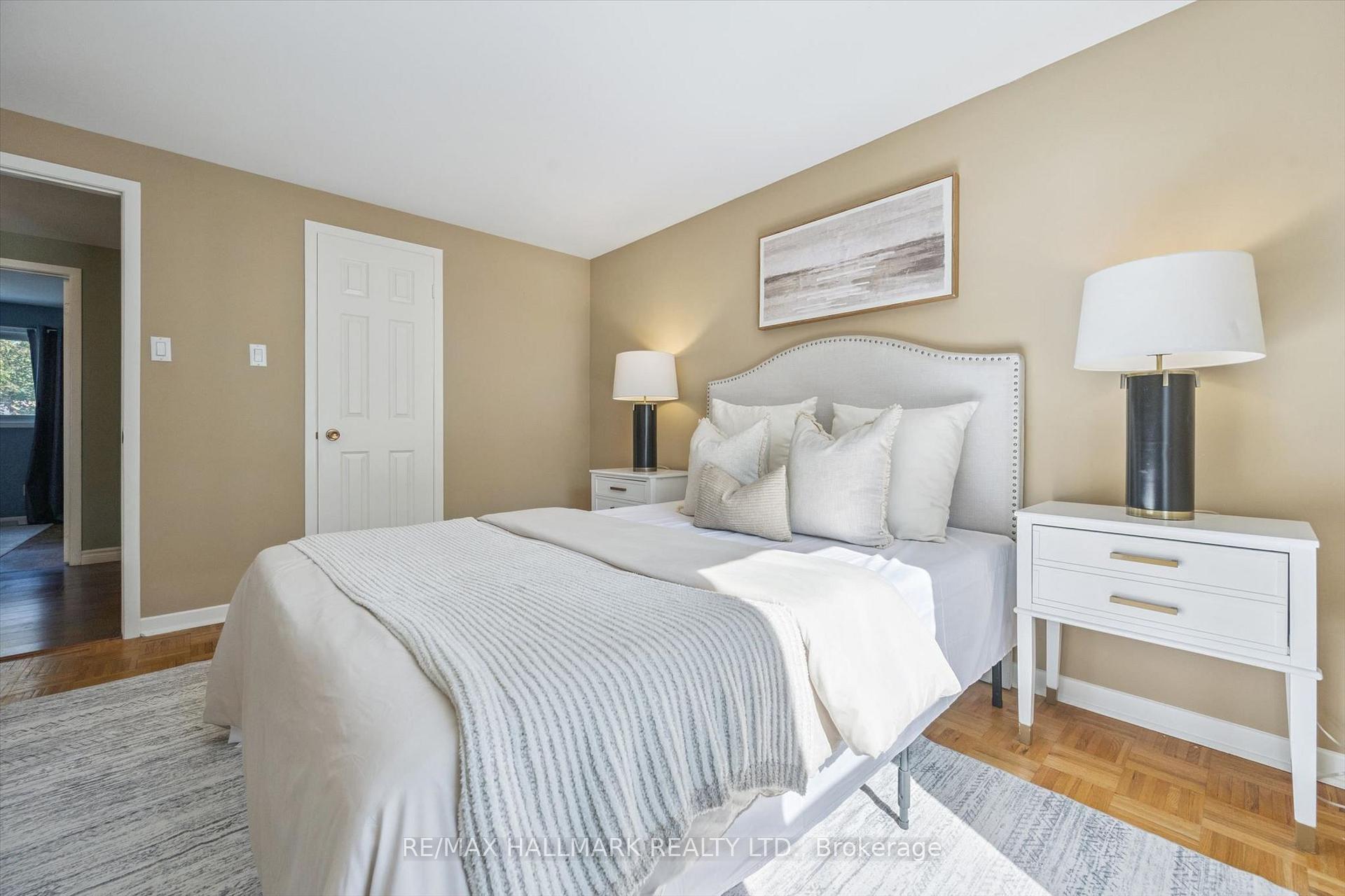 Photo 18 of 2209 Buttonbush Crescent, Mississauga, Erin Mills — HOMEH