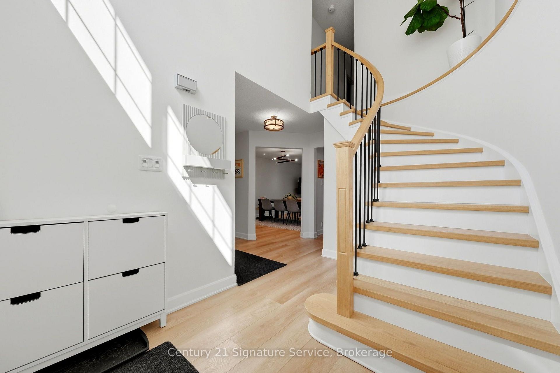 Photo 3 of Unit 8, 500 Silverthorne Crescent, Mississauga, Hurontario — HOMEH