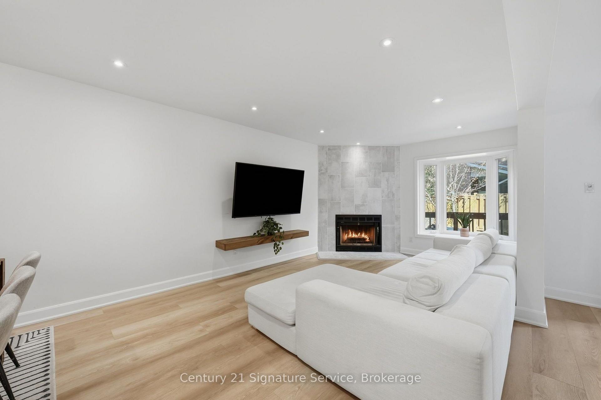 Photo 6 of Unit 8, 500 Silverthorne Crescent, Mississauga, Hurontario — HOMEH