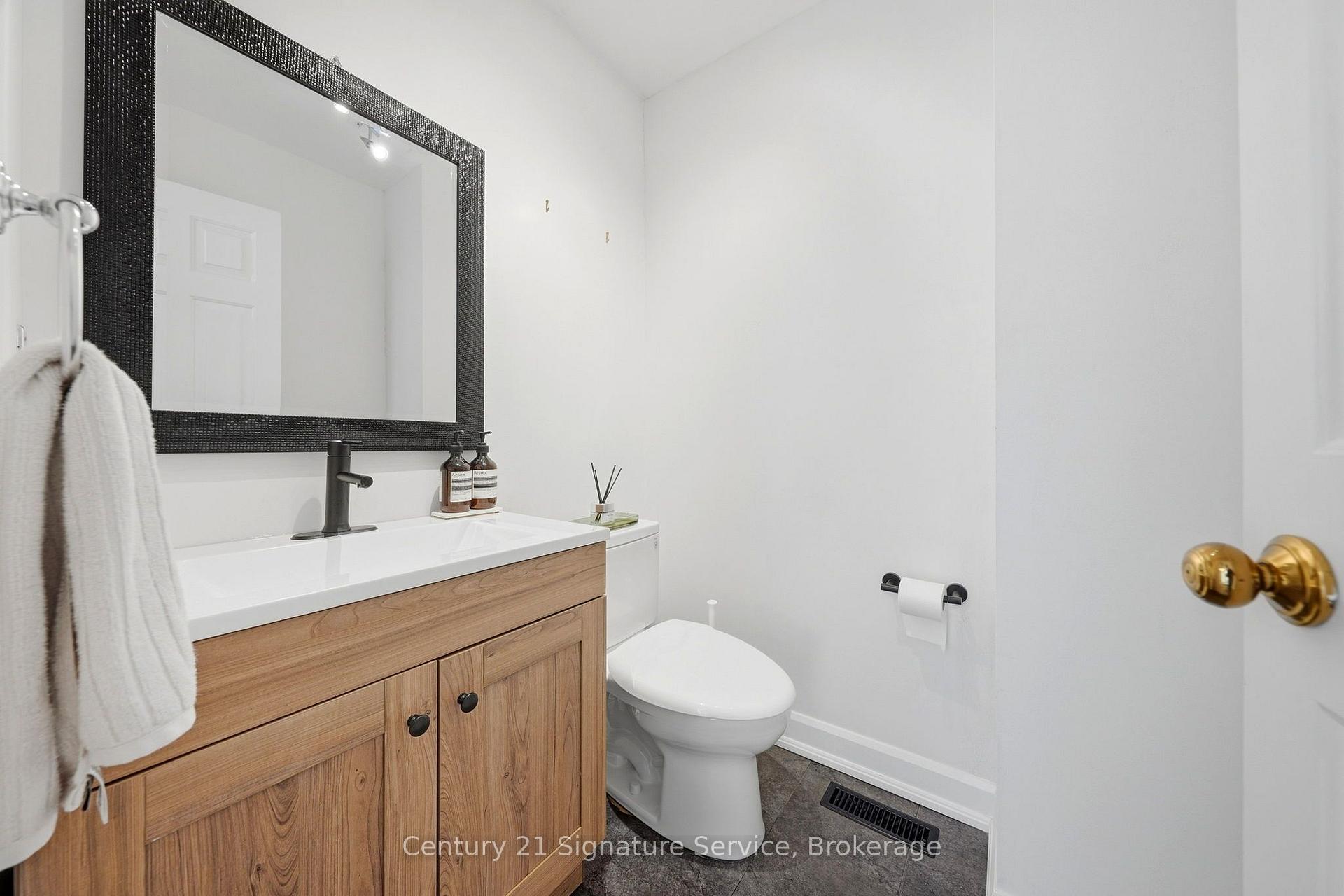 Photo 16 of Unit 8, 500 Silverthorne Crescent, Mississauga, Hurontario — HOMEH