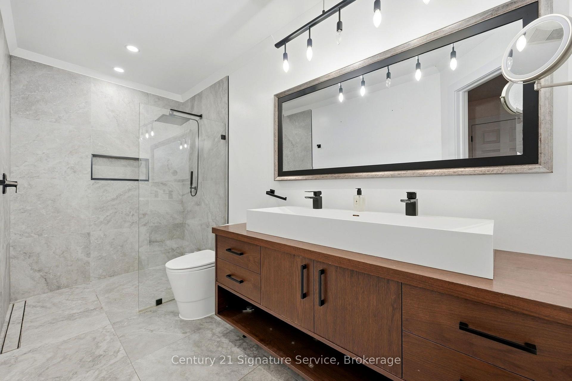 Photo 19 of Unit 8, 500 Silverthorne Crescent, Mississauga, Hurontario — HOMEH