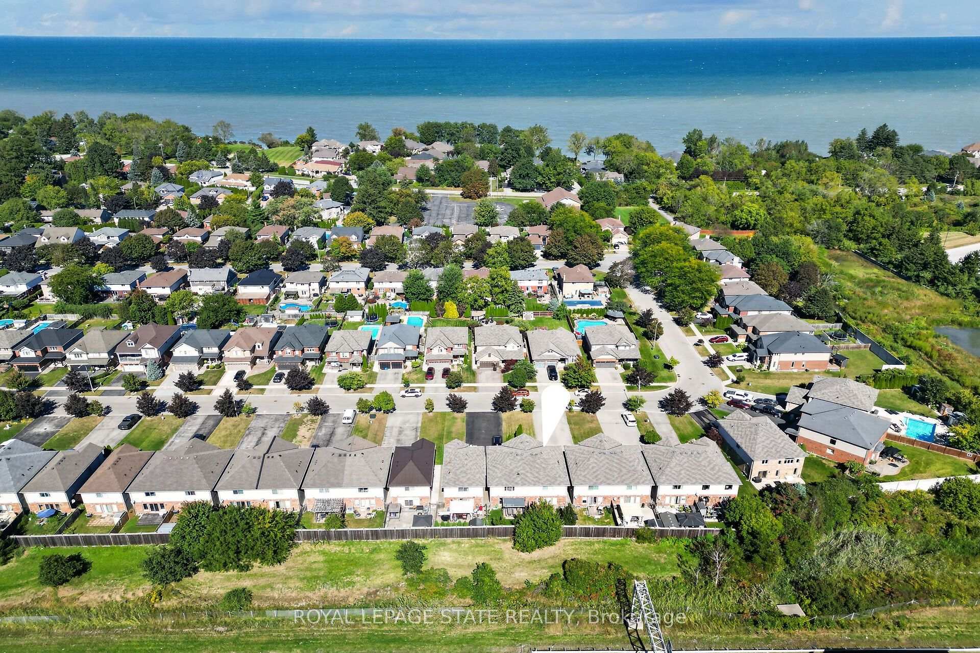 Photo 3 of 69 Sumner Crescent, Grimsby, Grimsby Beach — HOMEH