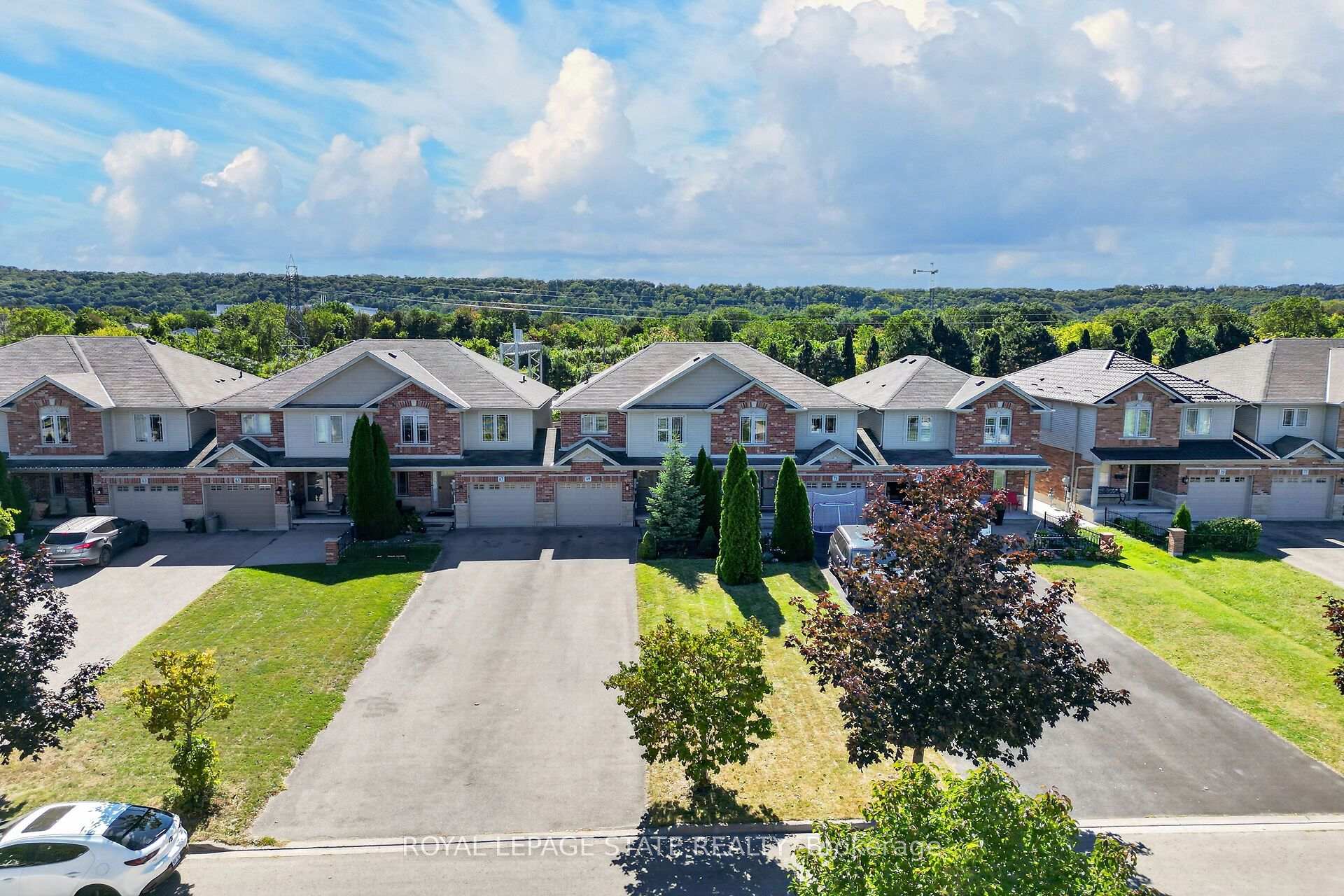 Photo 4 of 69 Sumner Crescent, Grimsby, Grimsby Beach — HOMEH