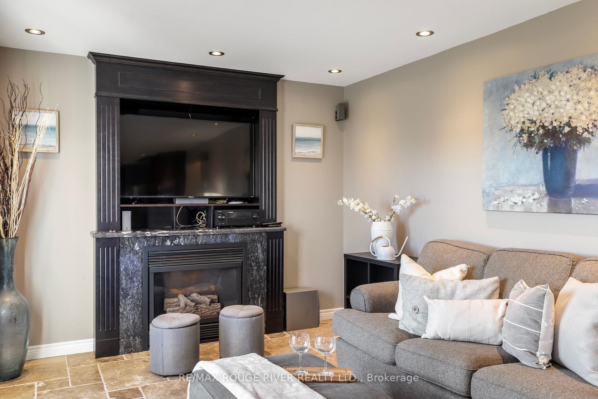 Photo 6 of 965 Ridge Valley Drive, Oshawa, Pinecrest — HOMEH