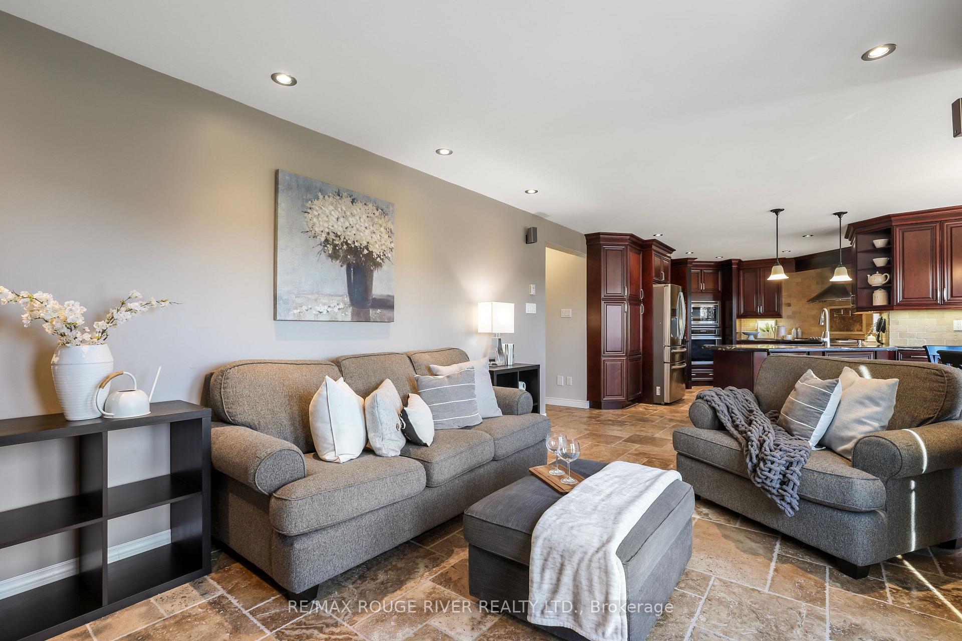 Photo 7 of 965 Ridge Valley Drive, Oshawa, Pinecrest — HOMEH