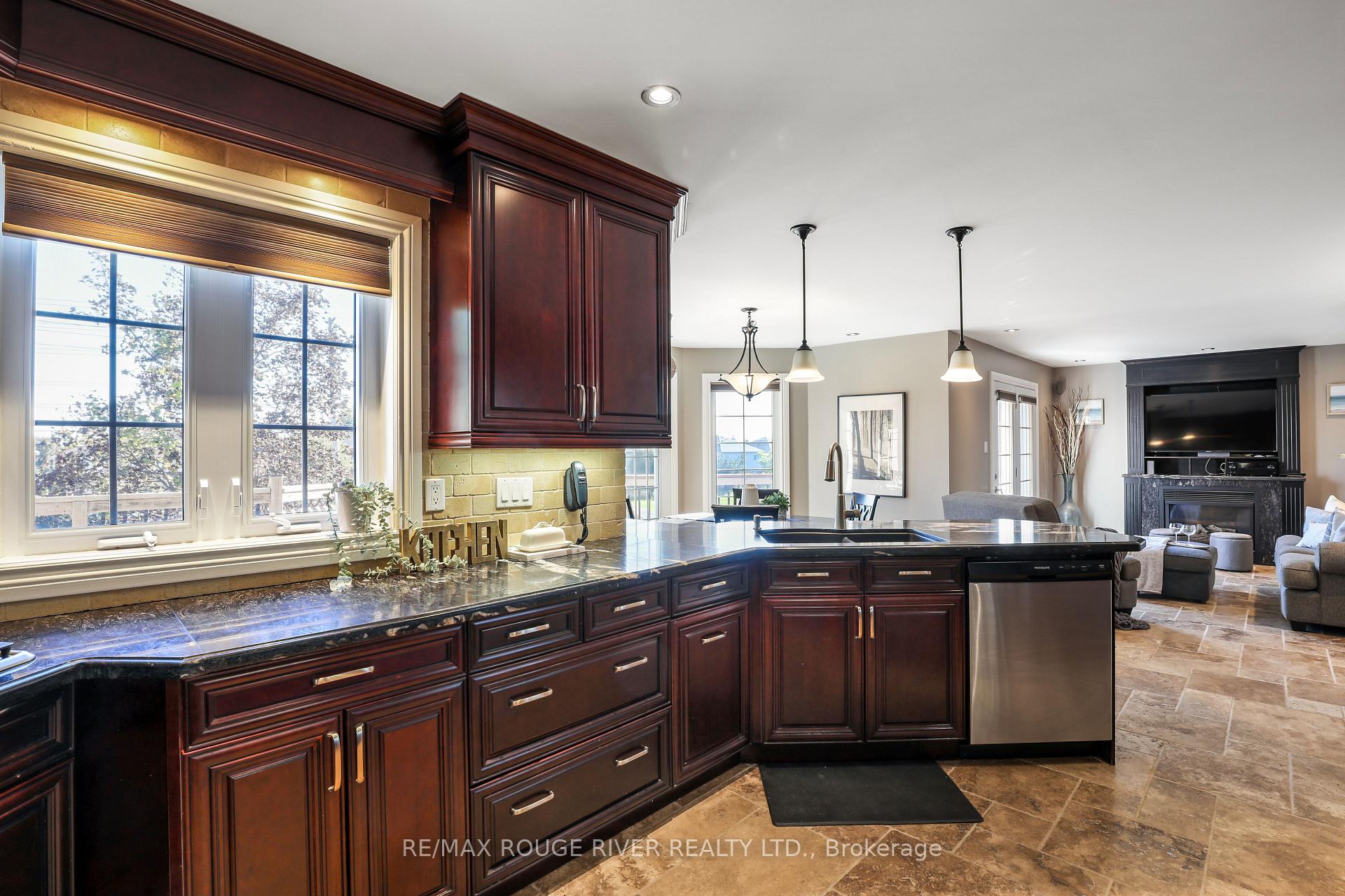 Photo 8 of 965 Ridge Valley Drive, Oshawa, Pinecrest — HOMEH
