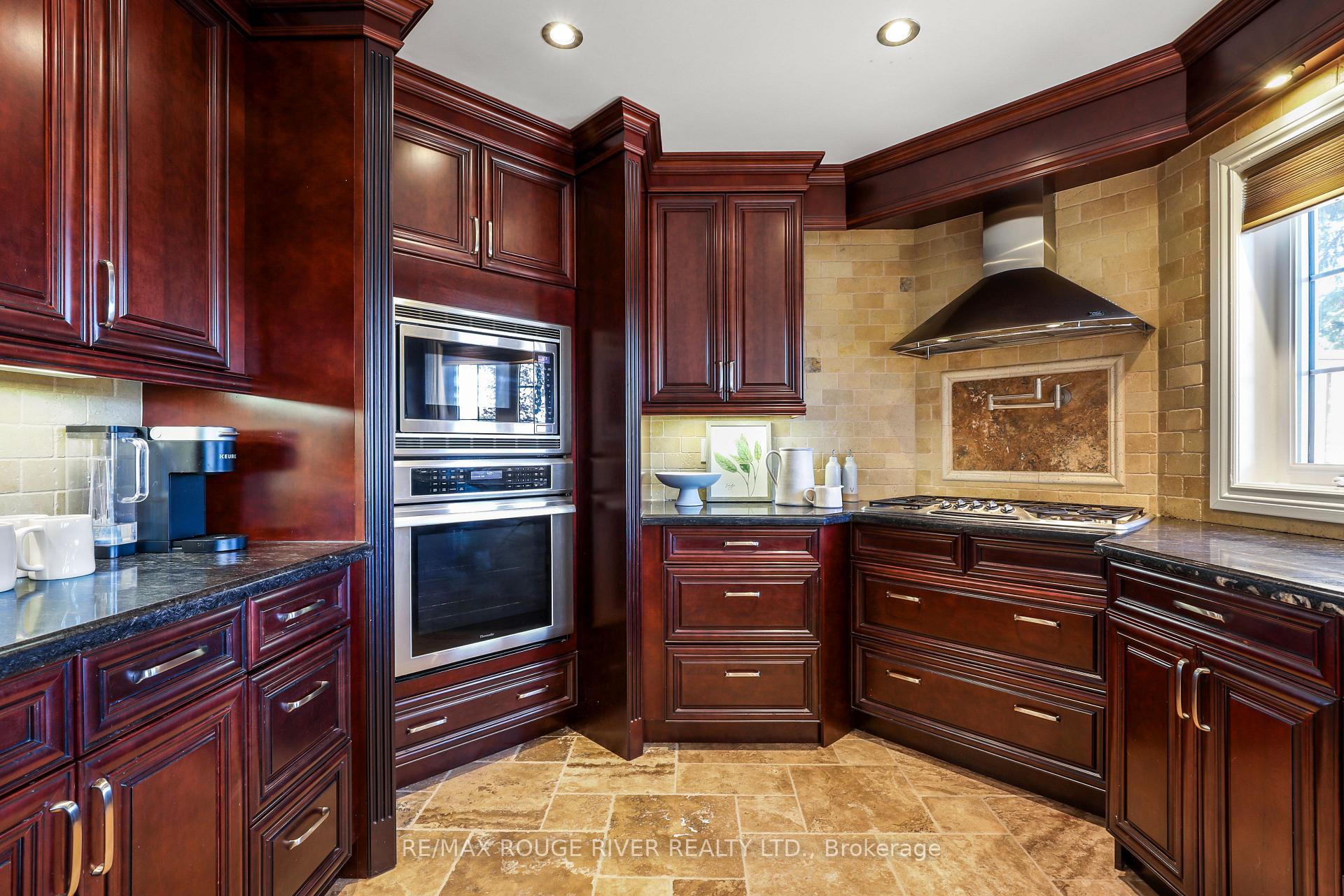 Photo 10 of 965 Ridge Valley Drive, Oshawa, Pinecrest — HOMEH