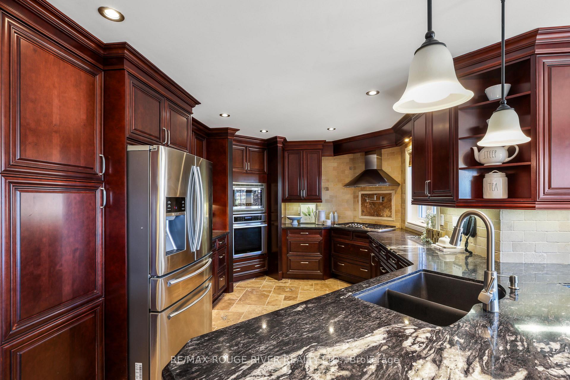 Photo 11 of 965 Ridge Valley Drive, Oshawa, Pinecrest — HOMEH