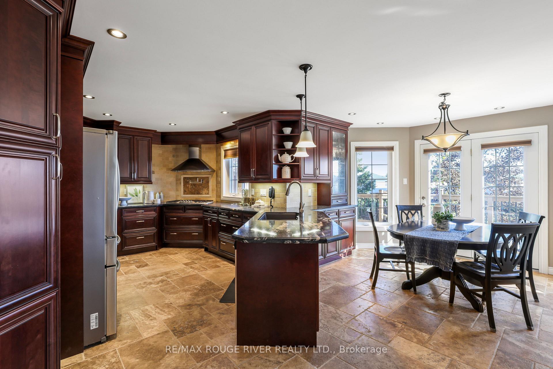 Photo 12 of 965 Ridge Valley Drive, Oshawa, Pinecrest — HOMEH