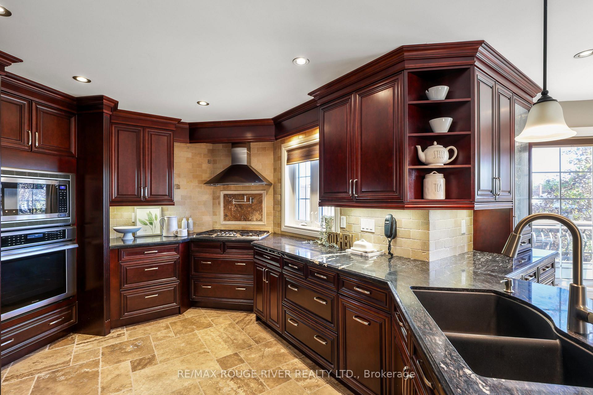 Photo 14 of 965 Ridge Valley Drive, Oshawa, Pinecrest — HOMEH