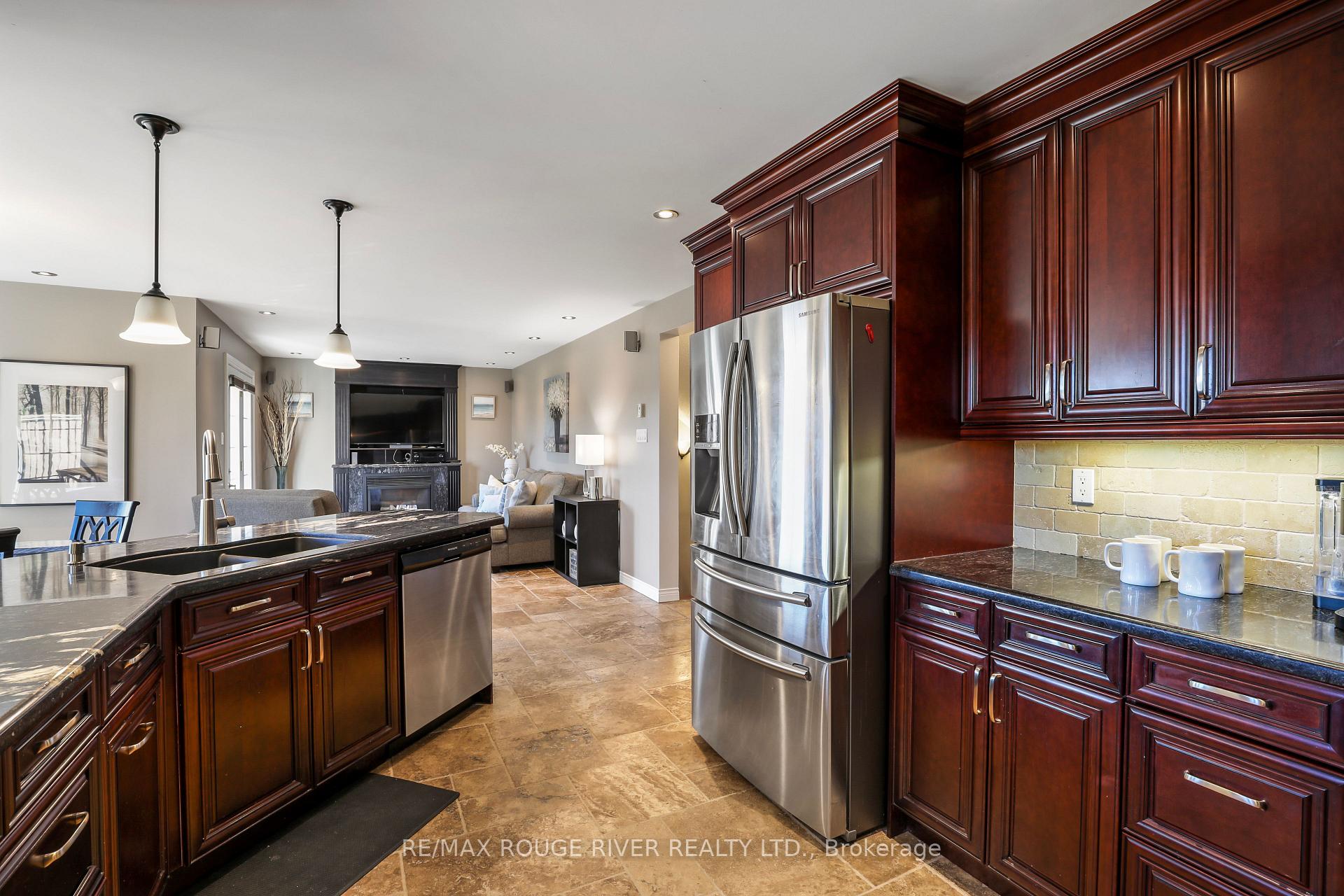 Photo 15 of 965 Ridge Valley Drive, Oshawa, Pinecrest — HOMEH