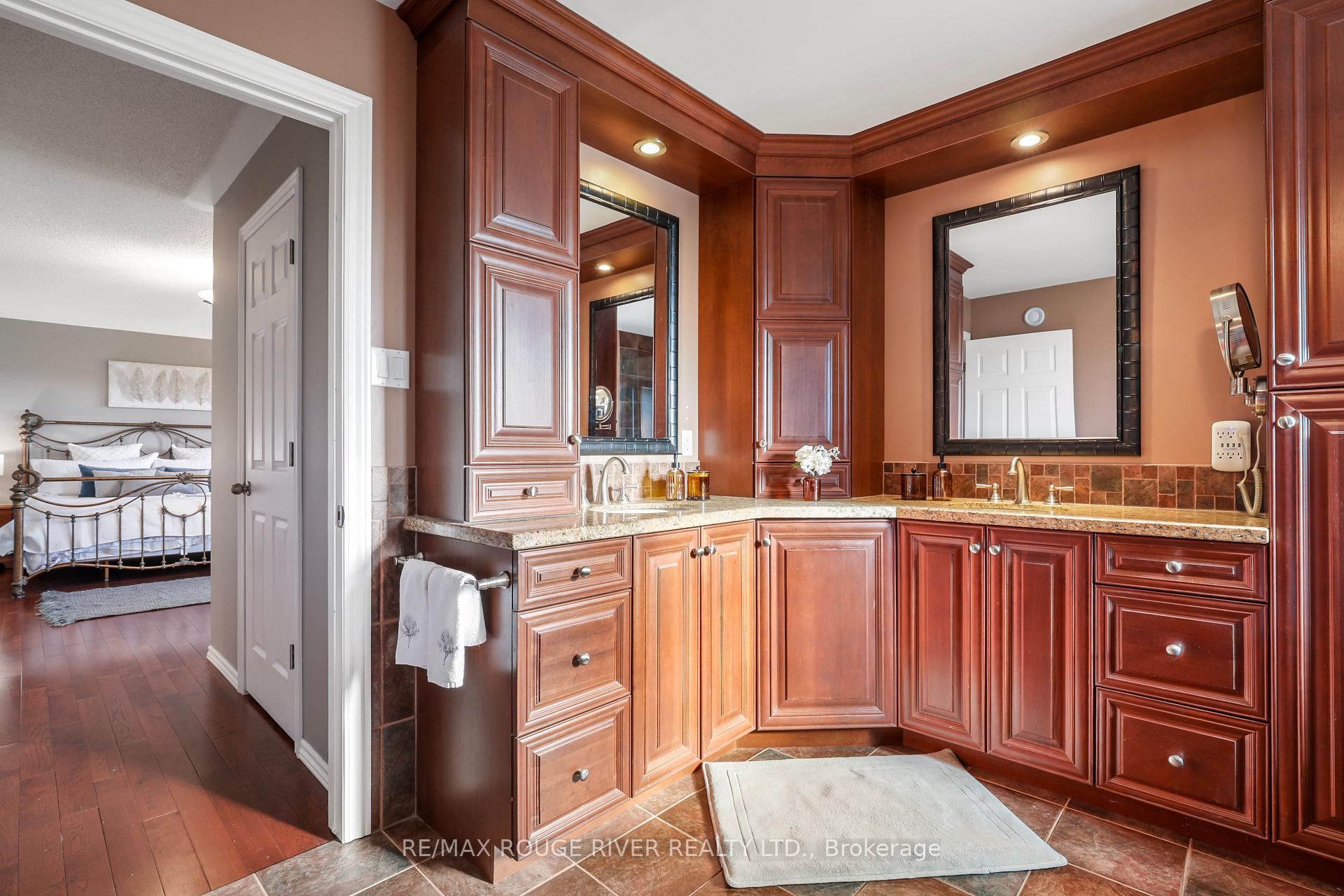 Photo 25 of 965 Ridge Valley Drive, Oshawa, Pinecrest — HOMEH