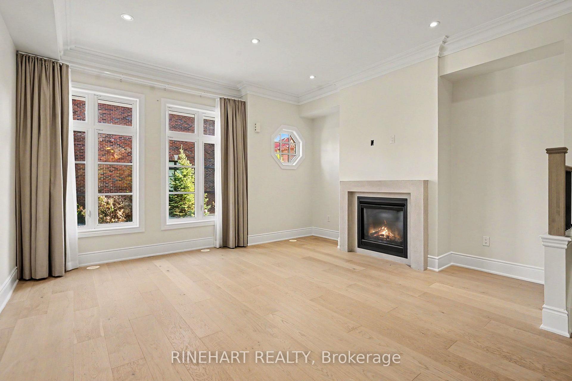 Photo 4 of 2082 Queensborough Gate, Mississauga, Central Erin Mills — HOMEH