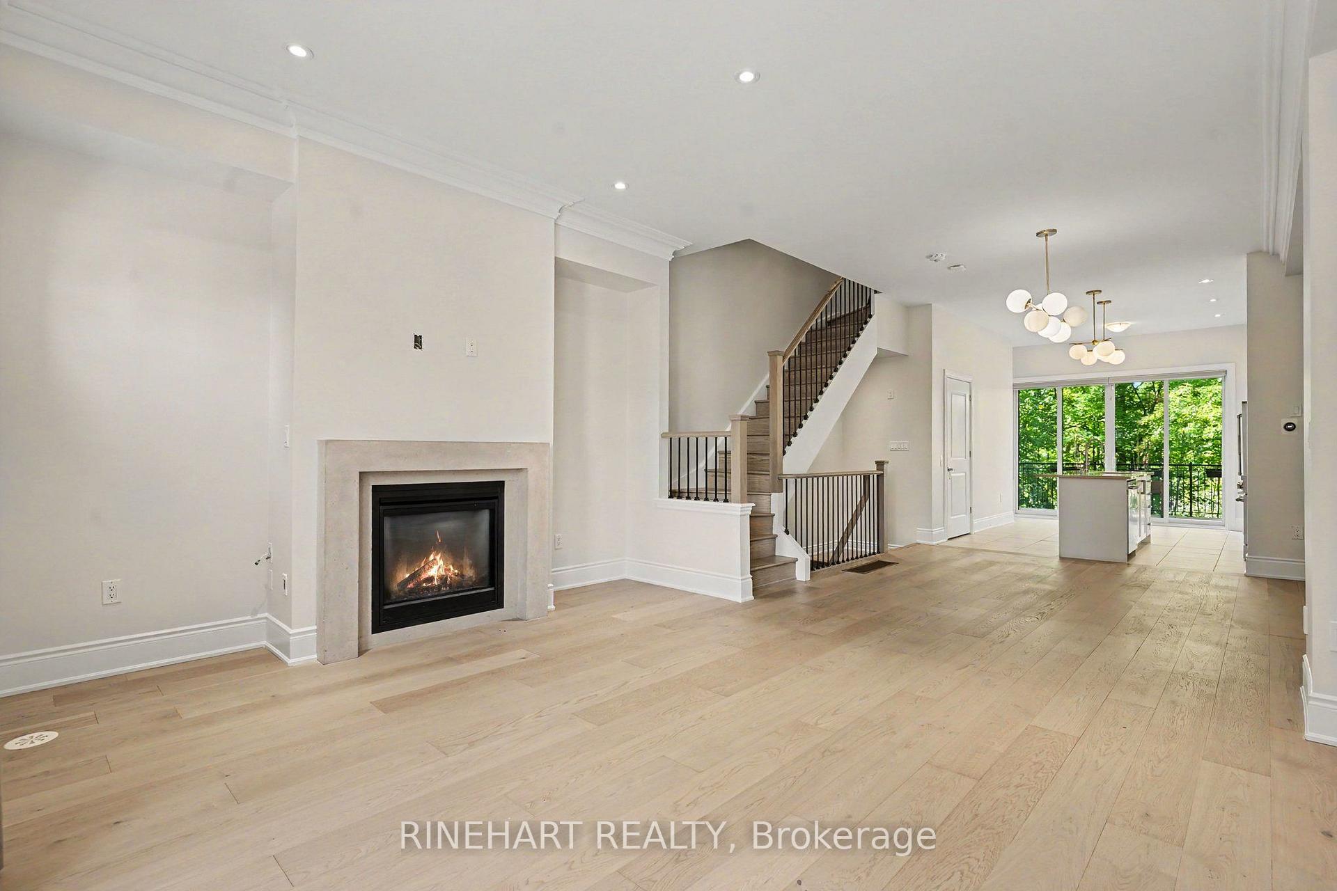Photo 5 of 2082 Queensborough Gate, Mississauga, Central Erin Mills — HOMEH