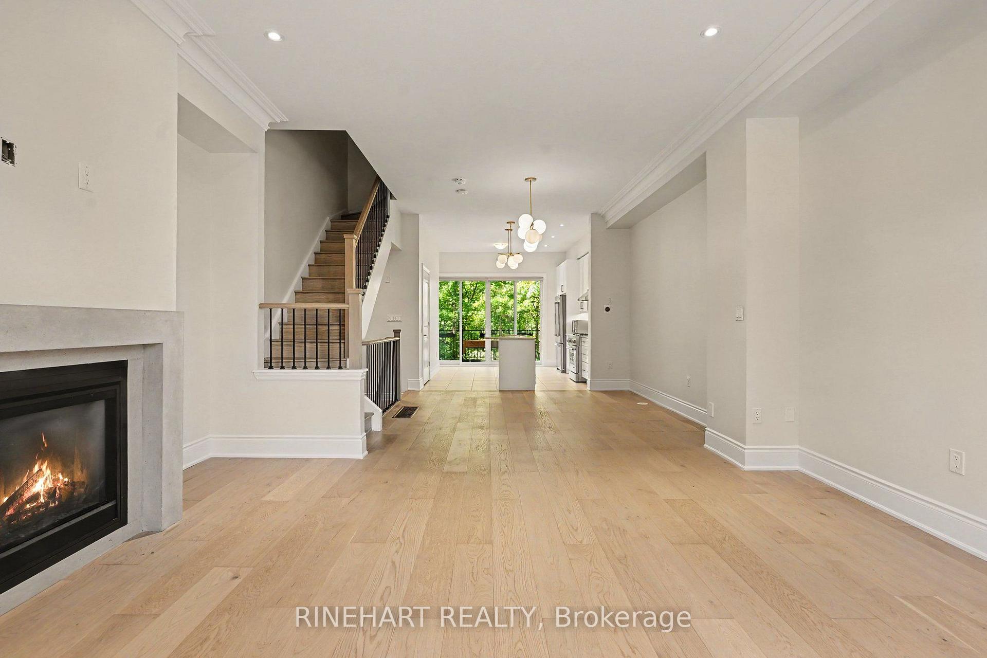 Photo 6 of 2082 Queensborough Gate, Mississauga, Central Erin Mills — HOMEH