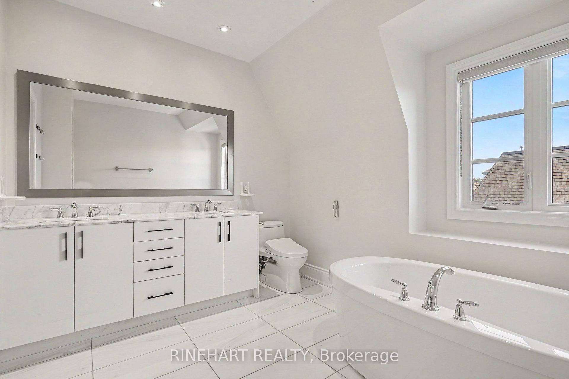 Photo 16 of 2082 Queensborough Gate, Mississauga, Central Erin Mills — HOMEH