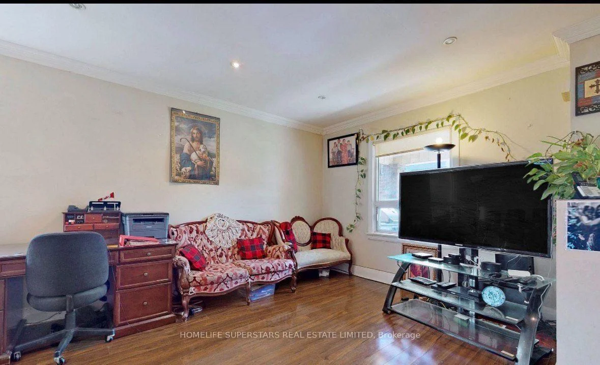 Photo 5 of 94 Ypres Road, Toronto, Keelesdale-Eglinton West — HOMEH