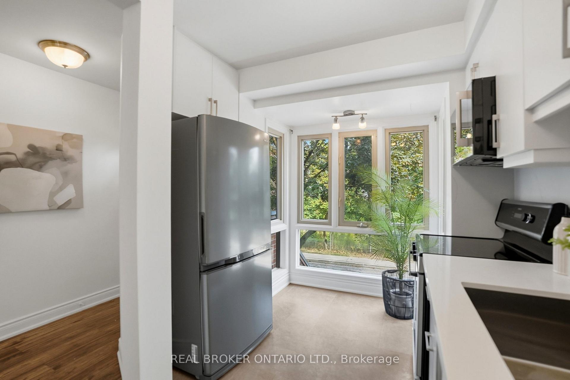 Photo 11 of Unit 407, 895 Maple Avenue, Burlington, Brant — HOMEH