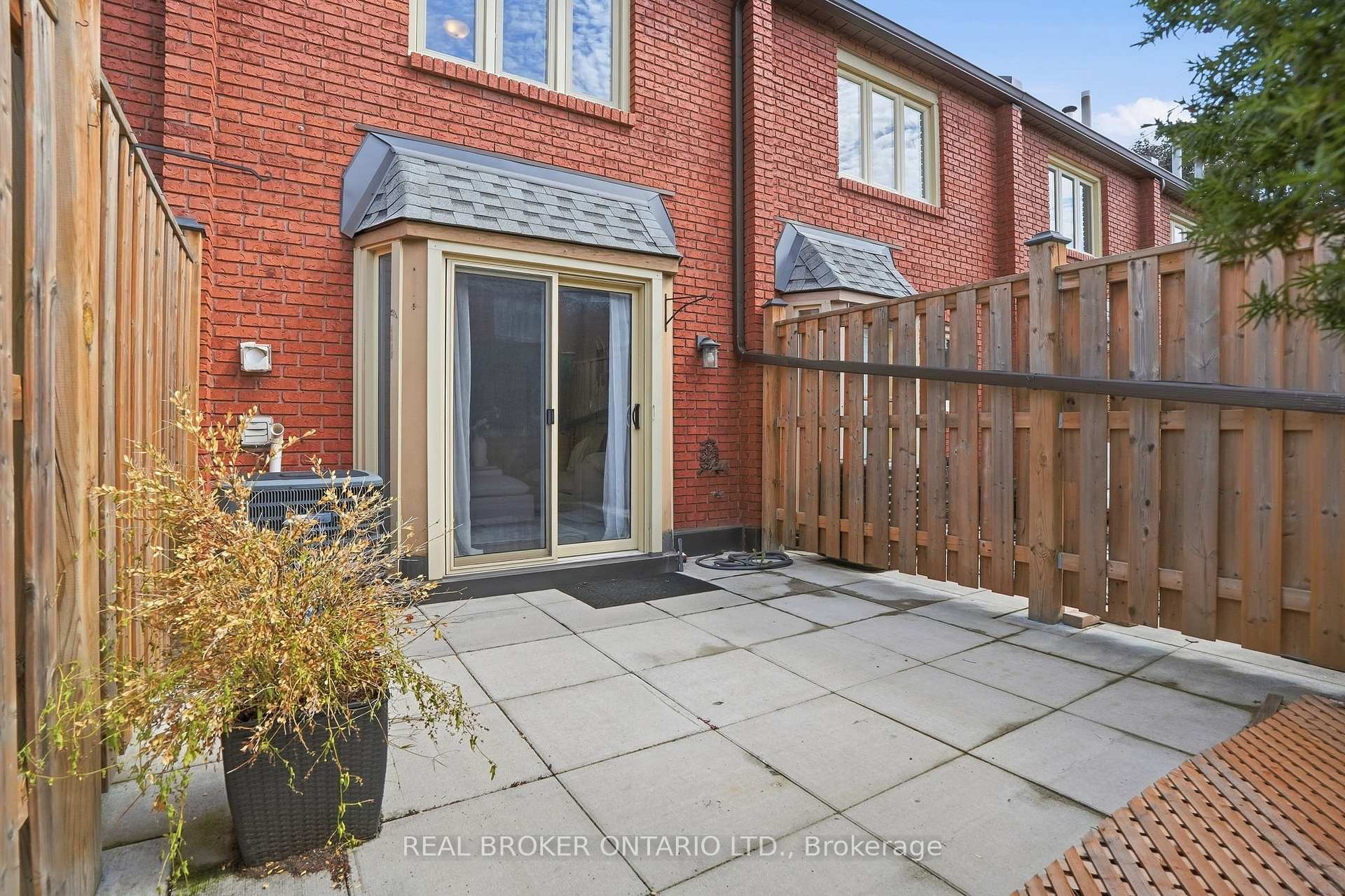 Photo 37 of Unit 407, 895 Maple Avenue, Burlington, Brant — HOMEH