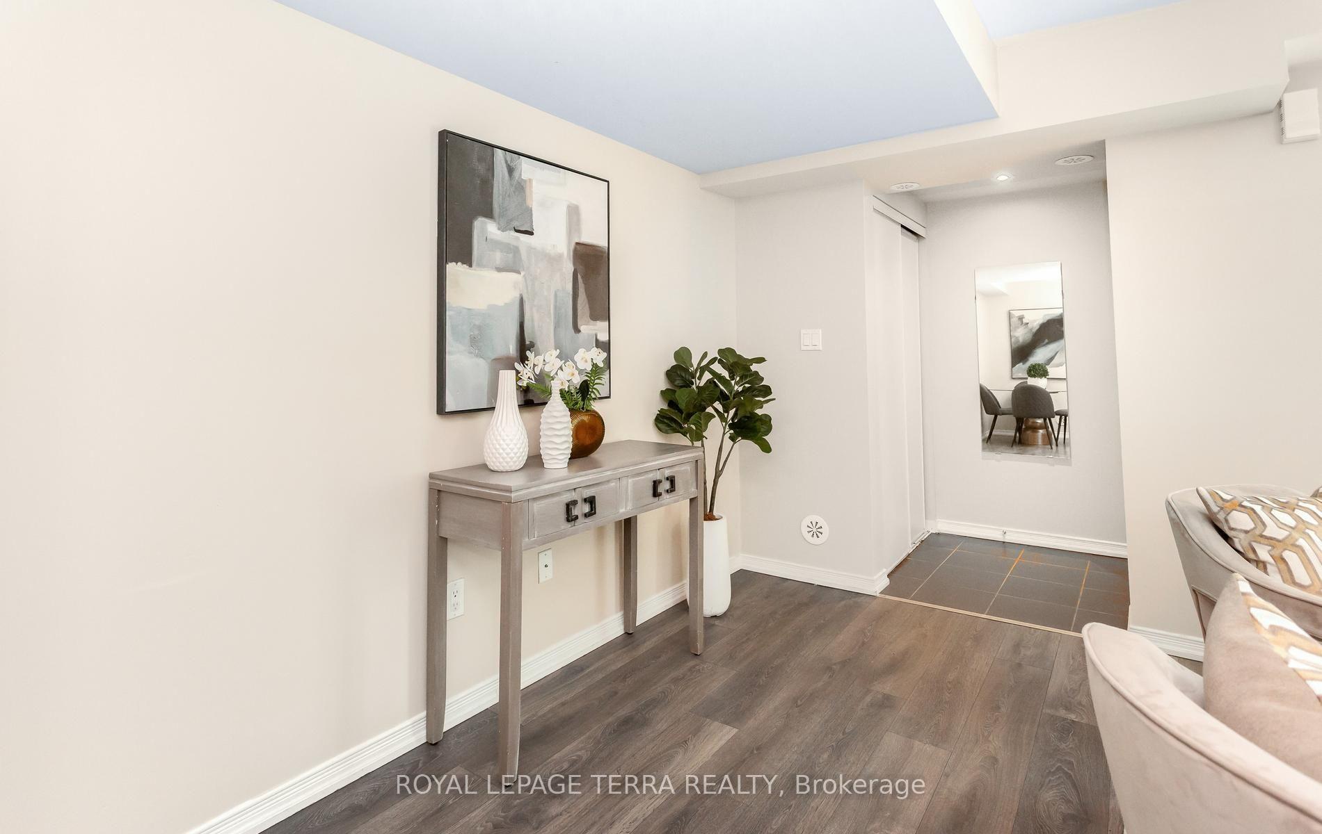 Photo 3 of Unit 101, 3 Applewood Lane, Etobicoke, Etobicoke West Mall — HOMEH