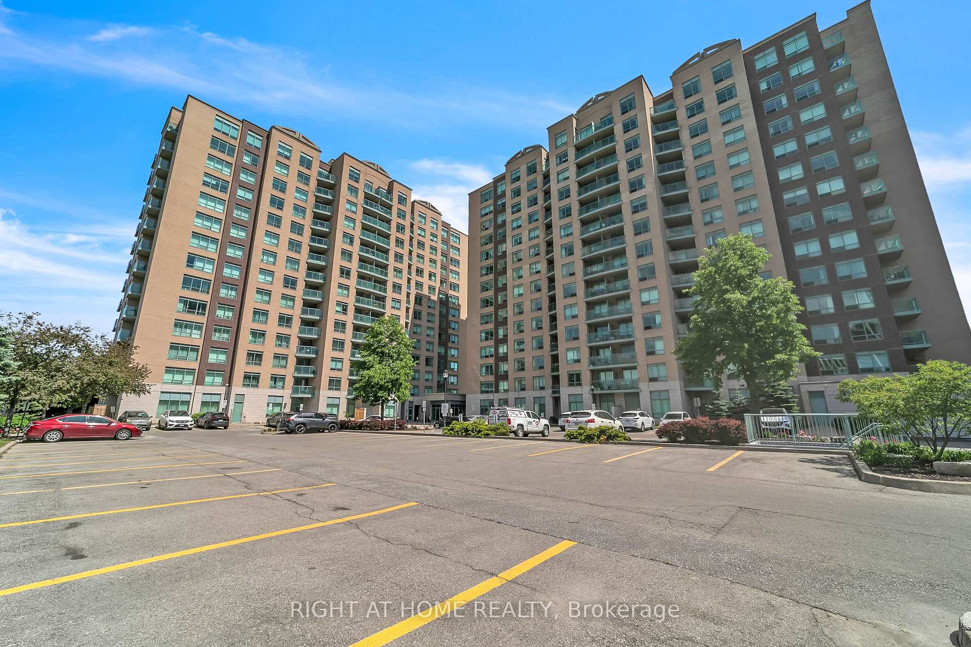 Photo 5 of Unit 1202, 11 Oneida Crescent, Richmond Hill, Langstaff — HOMEH
