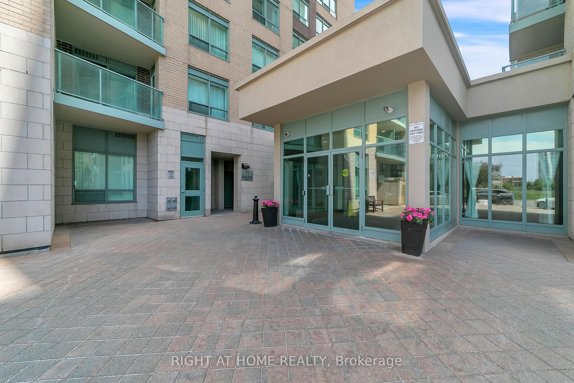 Photo 6 of Unit 1202, 11 Oneida Crescent, Richmond Hill, Langstaff — HOMEH