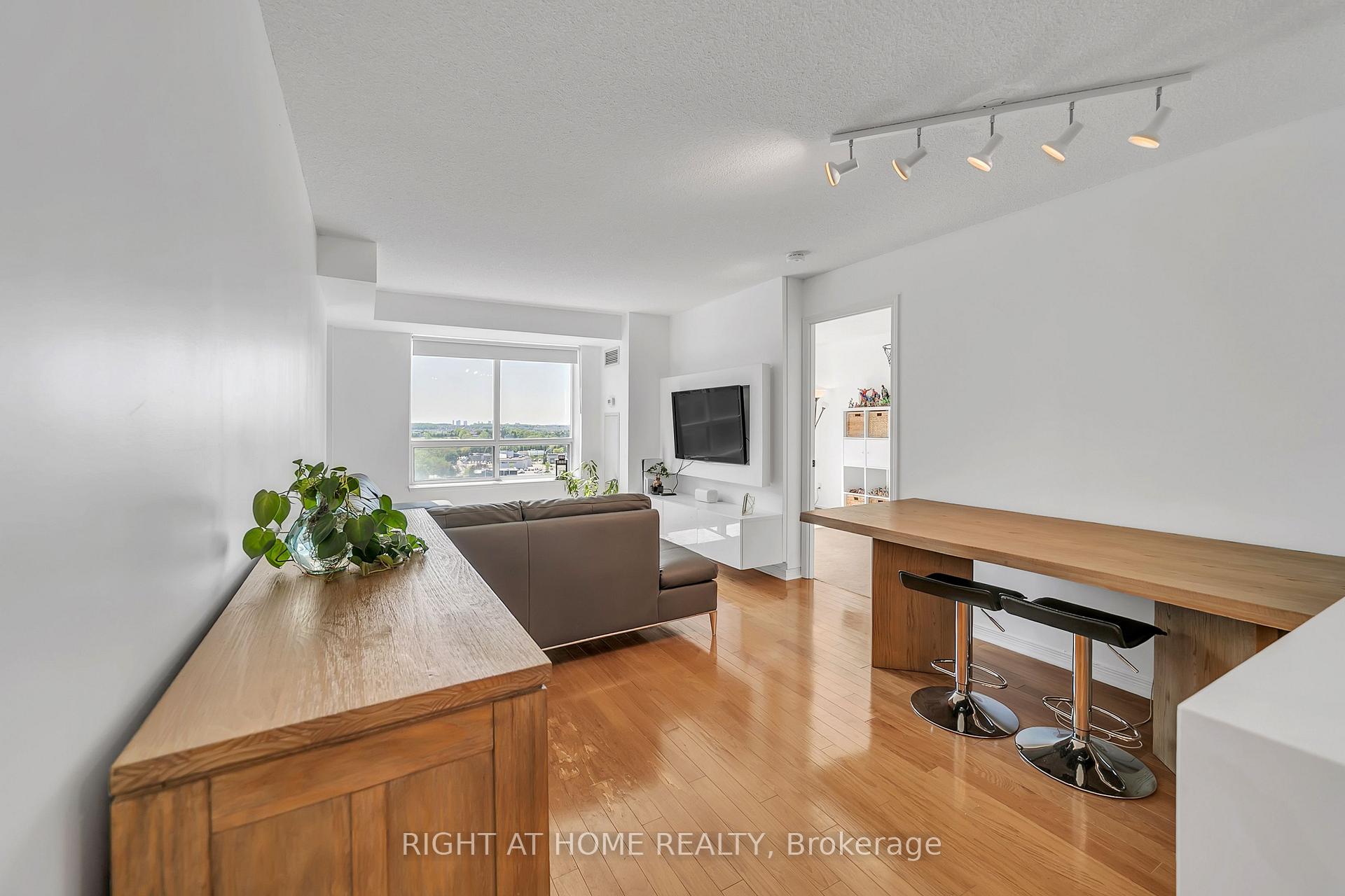 Photo 12 of Unit 1202, 11 Oneida Crescent, Richmond Hill, Langstaff — HOMEH