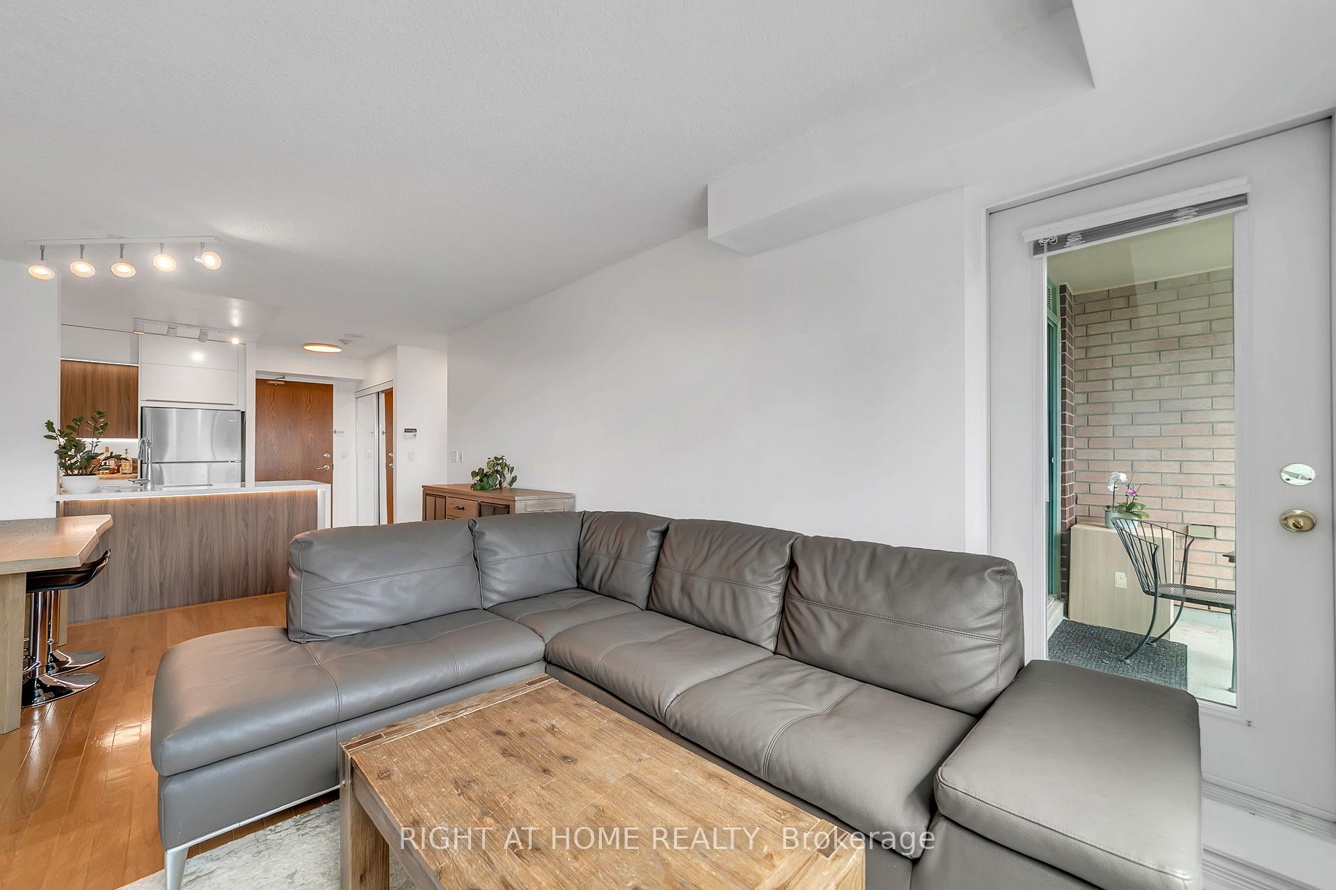 Photo 19 of Unit 1202, 11 Oneida Crescent, Richmond Hill, Langstaff — HOMEH