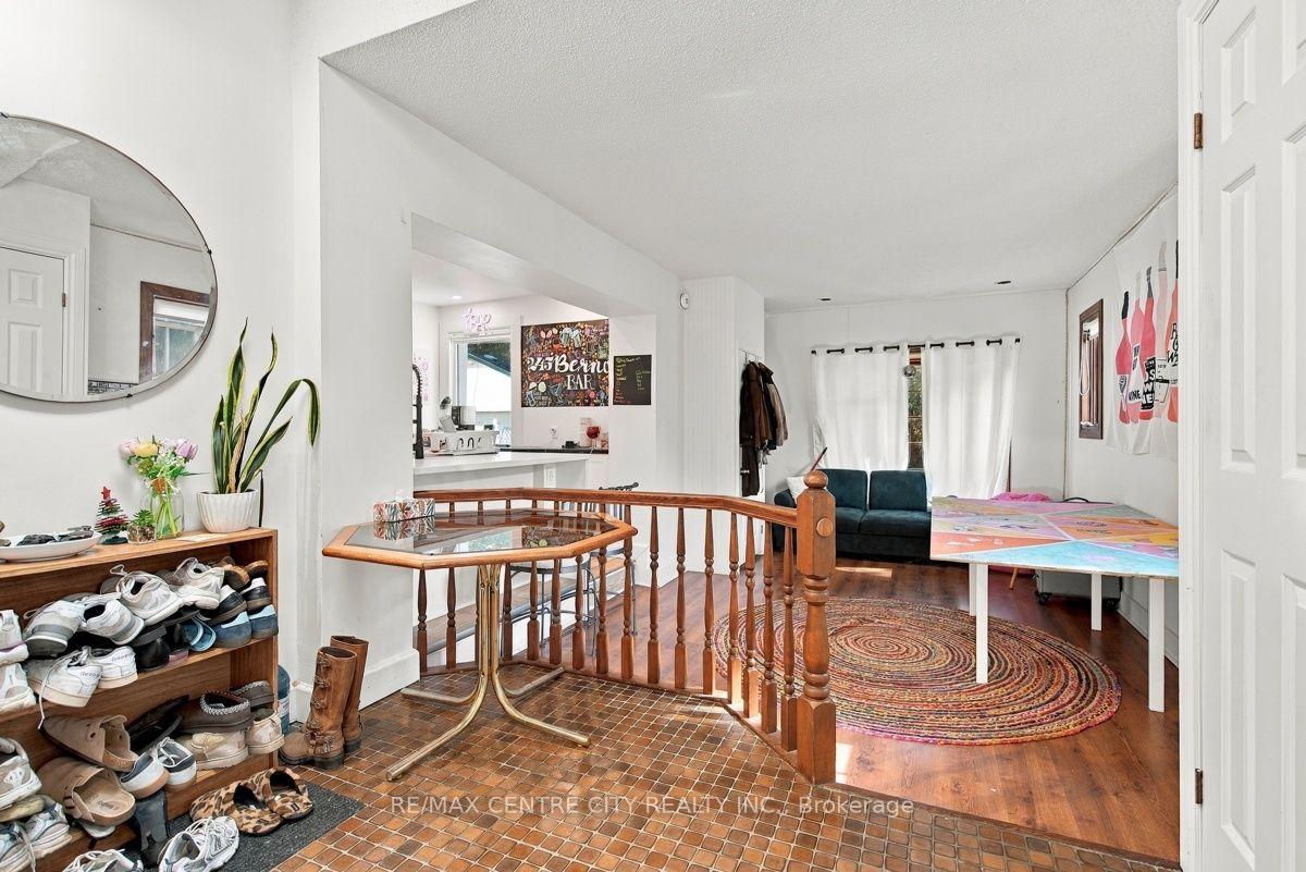 Photo 6 of 245 Bernard Avenue, London, East B — HOMEH