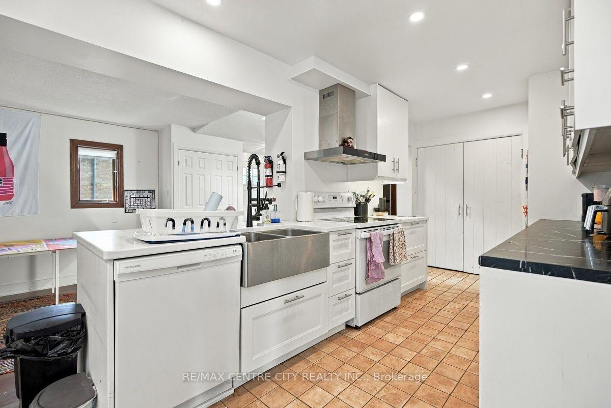 Photo 10 of 245 Bernard Avenue, London, East B — HOMEH