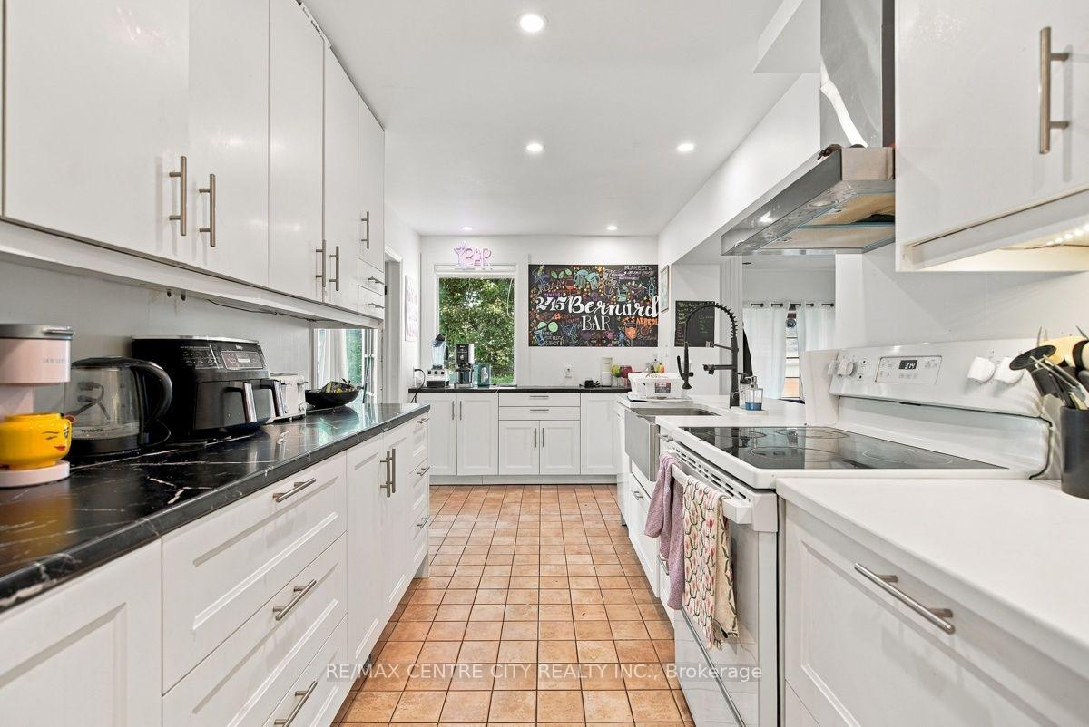 Photo 11 of 245 Bernard Avenue, London, East B — HOMEH