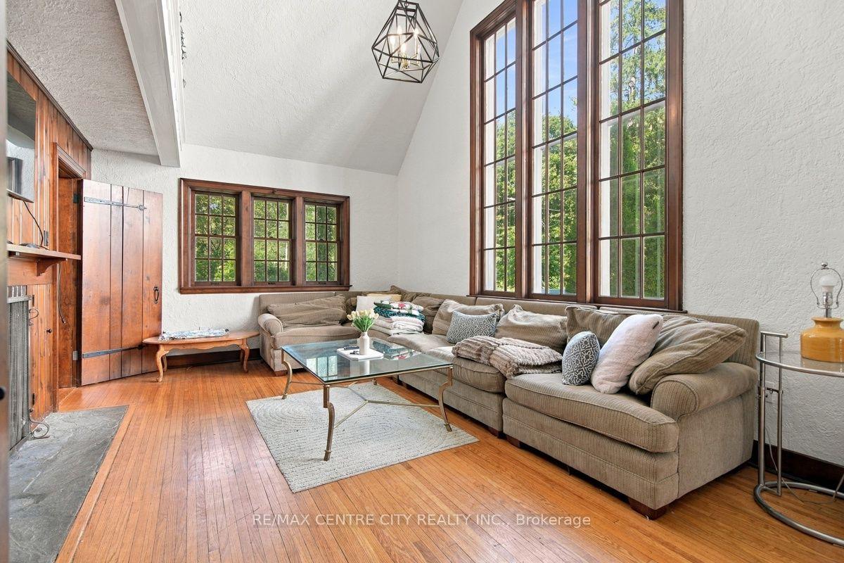 Photo 18 of 245 Bernard Avenue, London, East B — HOMEH
