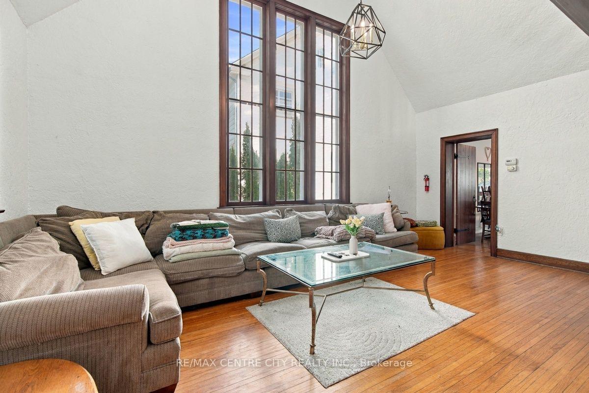 Photo 19 of 245 Bernard Avenue, London, East B — HOMEH