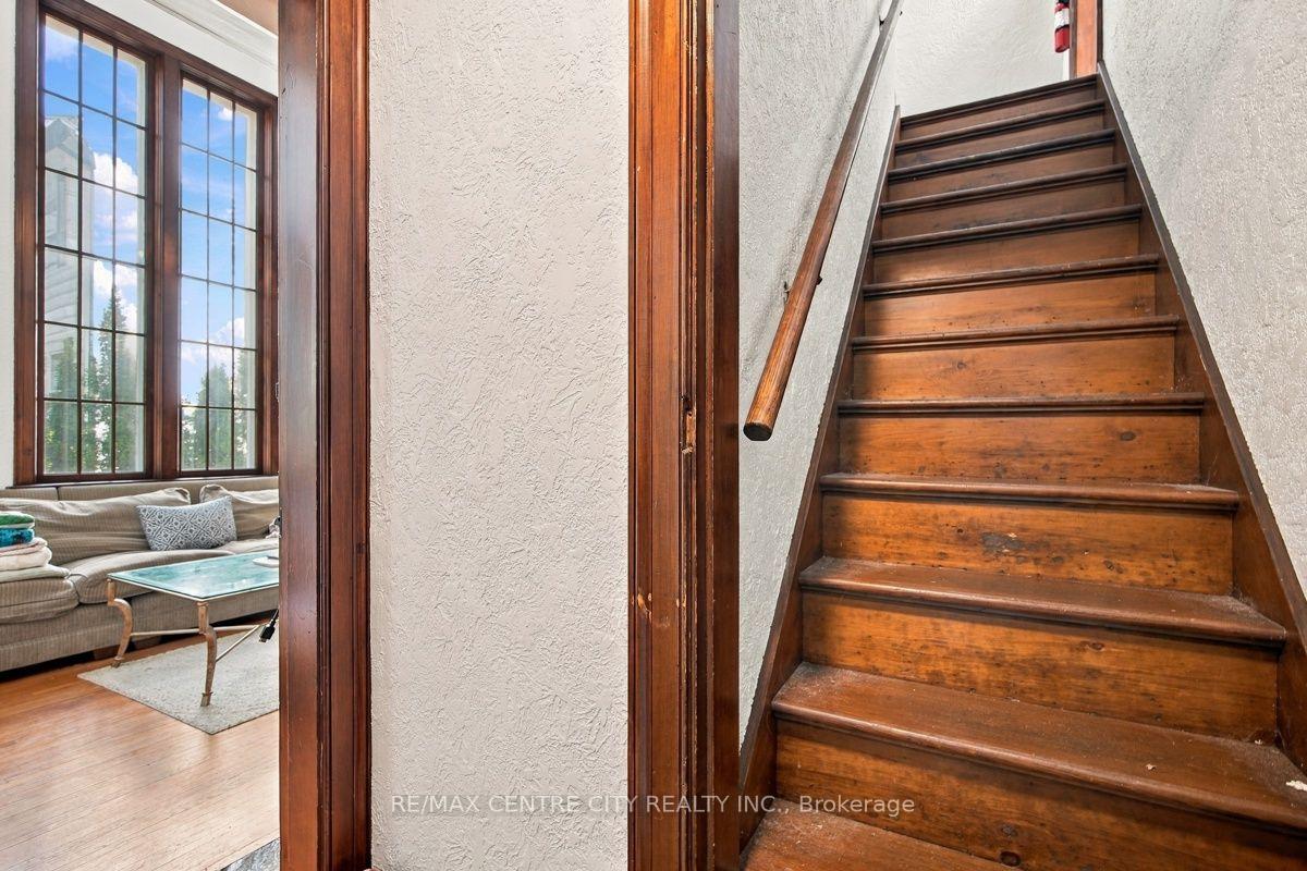 Photo 21 of 245 Bernard Avenue, London, East B — HOMEH