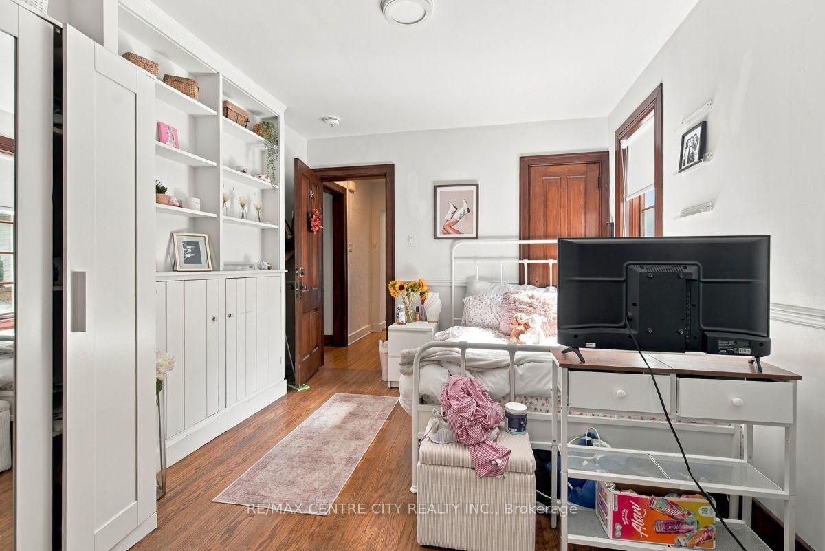 Photo 23 of 245 Bernard Avenue, London, East B — HOMEH