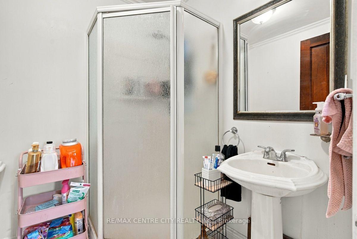 Photo 24 of 245 Bernard Avenue, London, East B — HOMEH