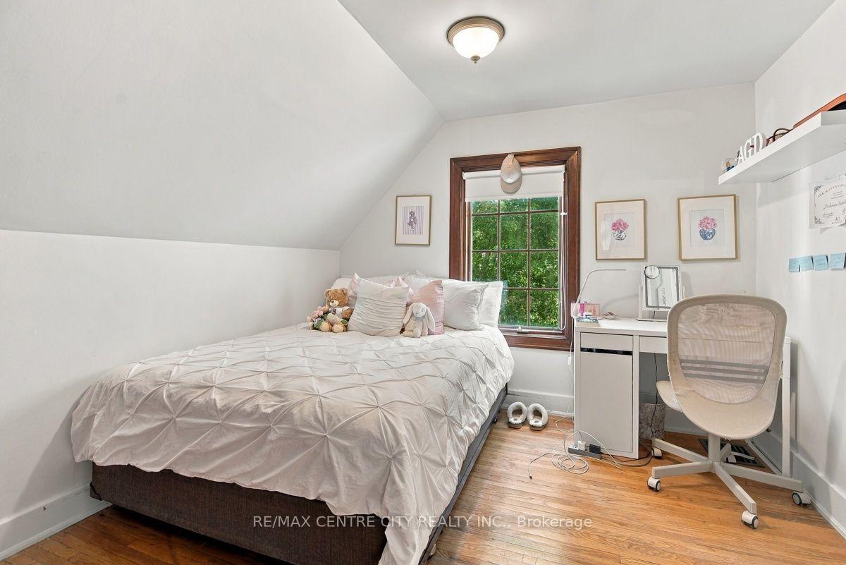 Photo 29 of 245 Bernard Avenue, London, East B — HOMEH