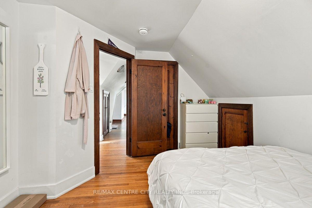 Photo 30 of 245 Bernard Avenue, London, East B — HOMEH