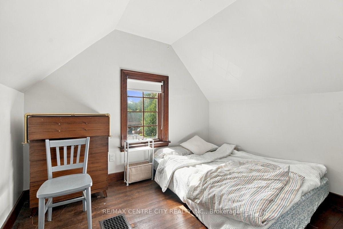 Photo 33 of 245 Bernard Avenue, London, East B — HOMEH