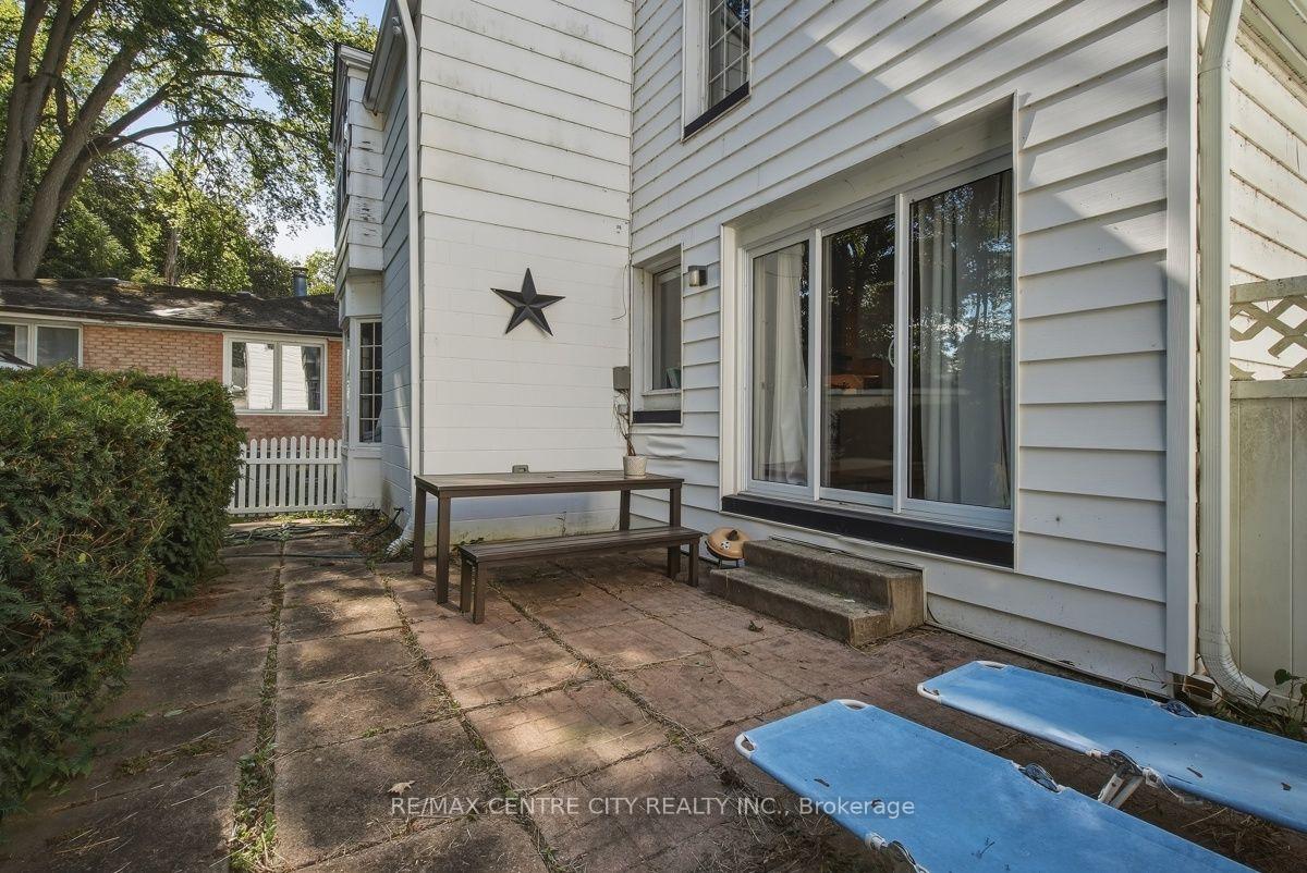 Photo 48 of 245 Bernard Avenue, London, East B — HOMEH